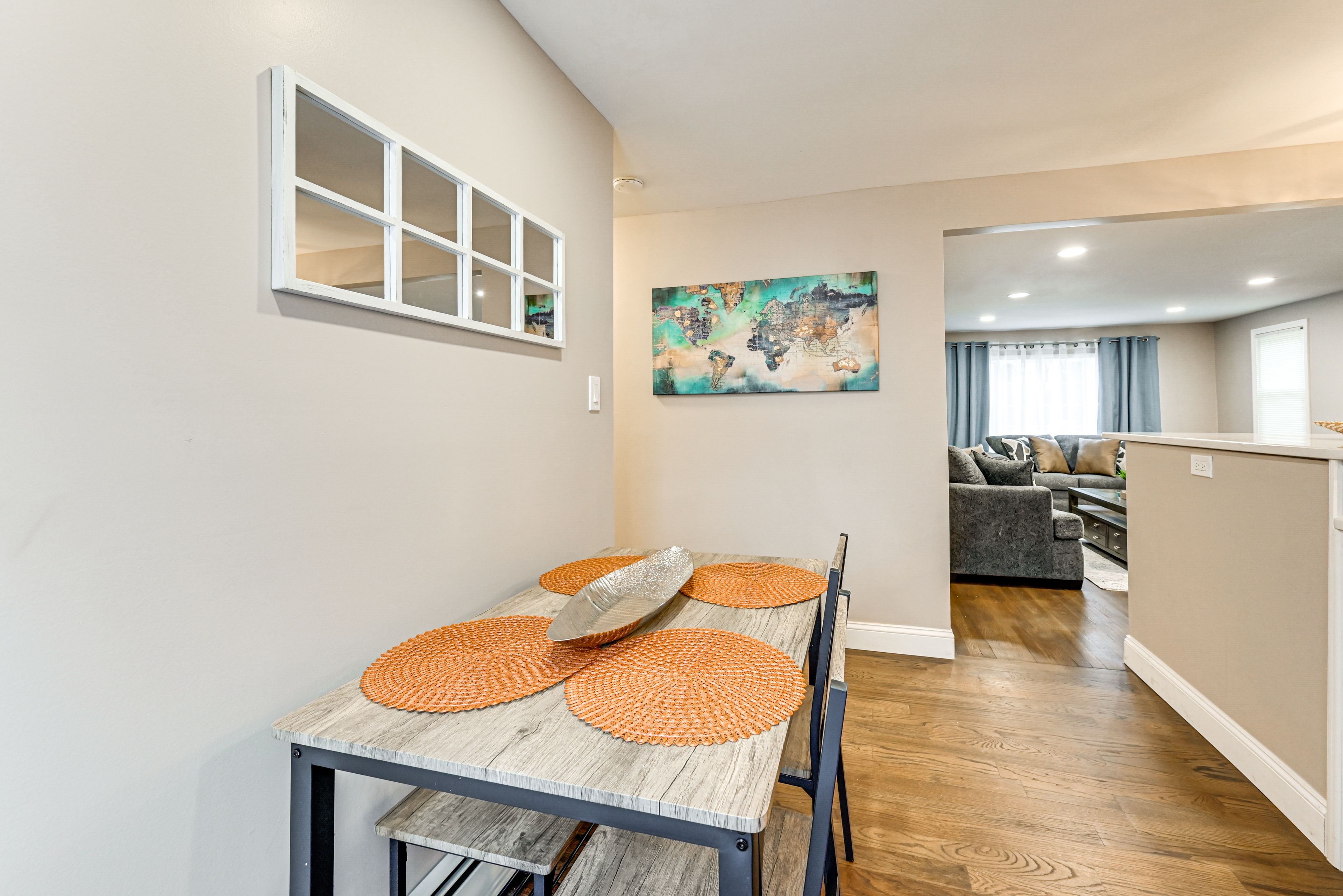 Dining Area | Dishware/Flatware Provided