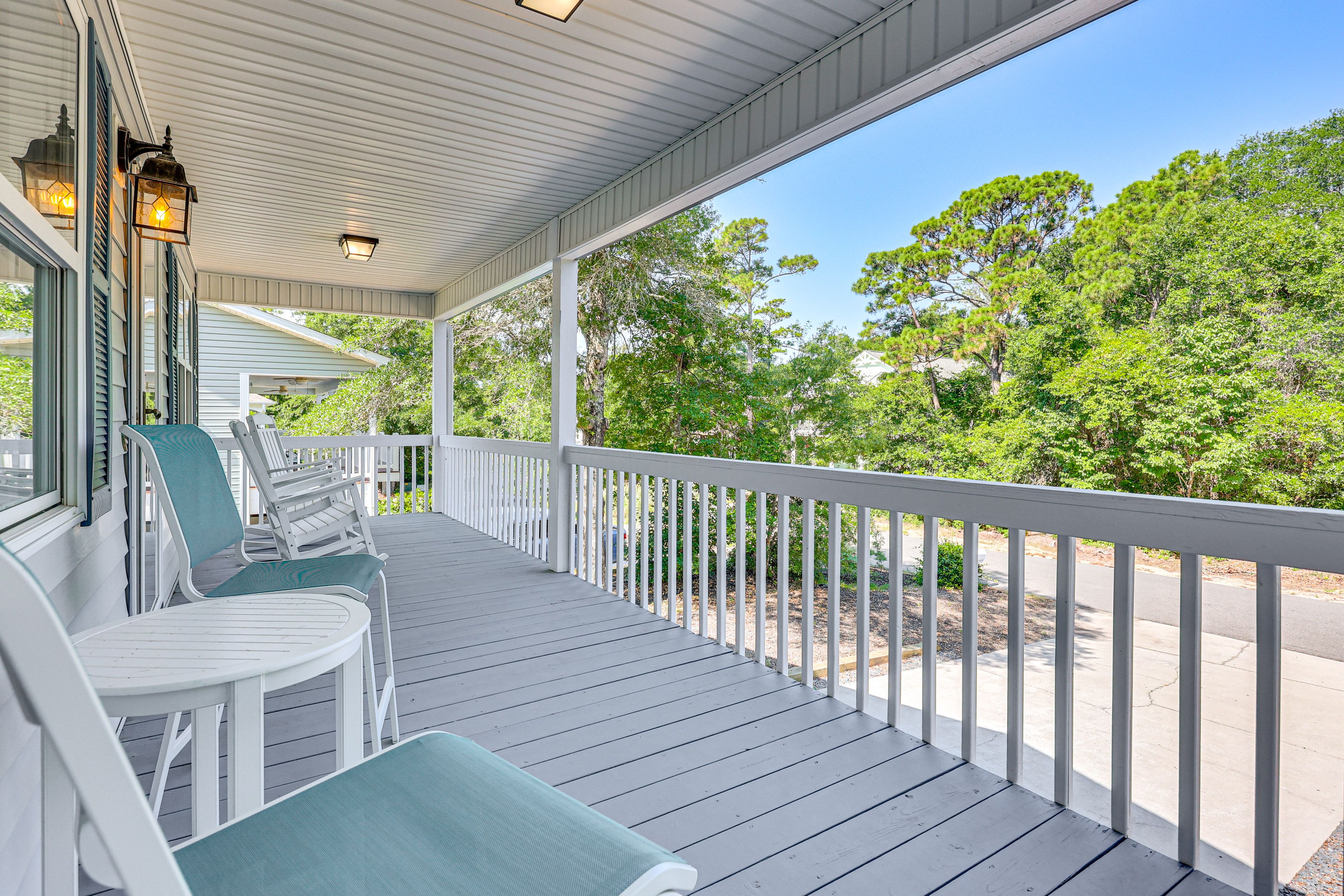 Covered Porch | Dining Area | Rocking Chairs