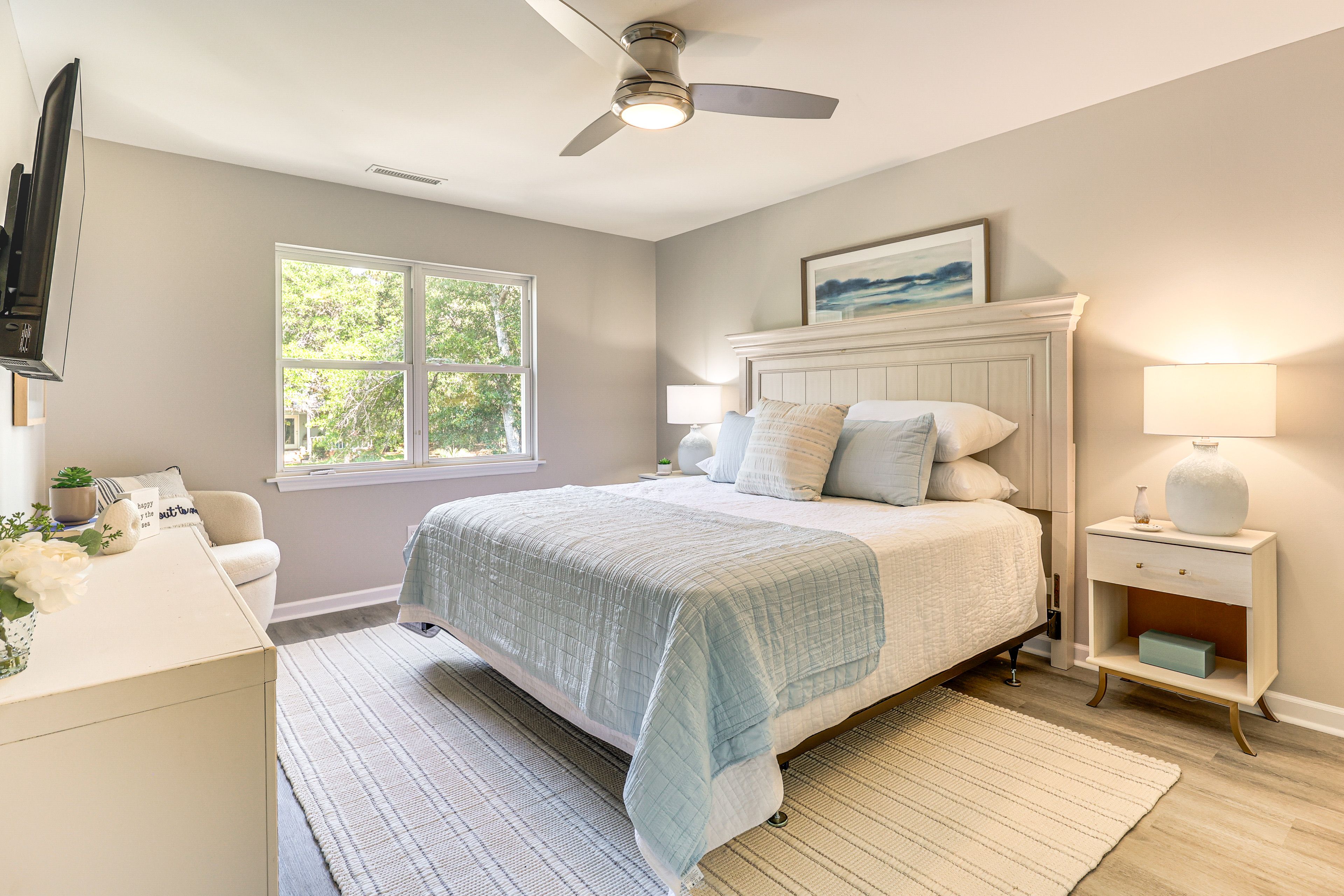 Bedroom 1 | Main Floor | King Bed | Linens Provided