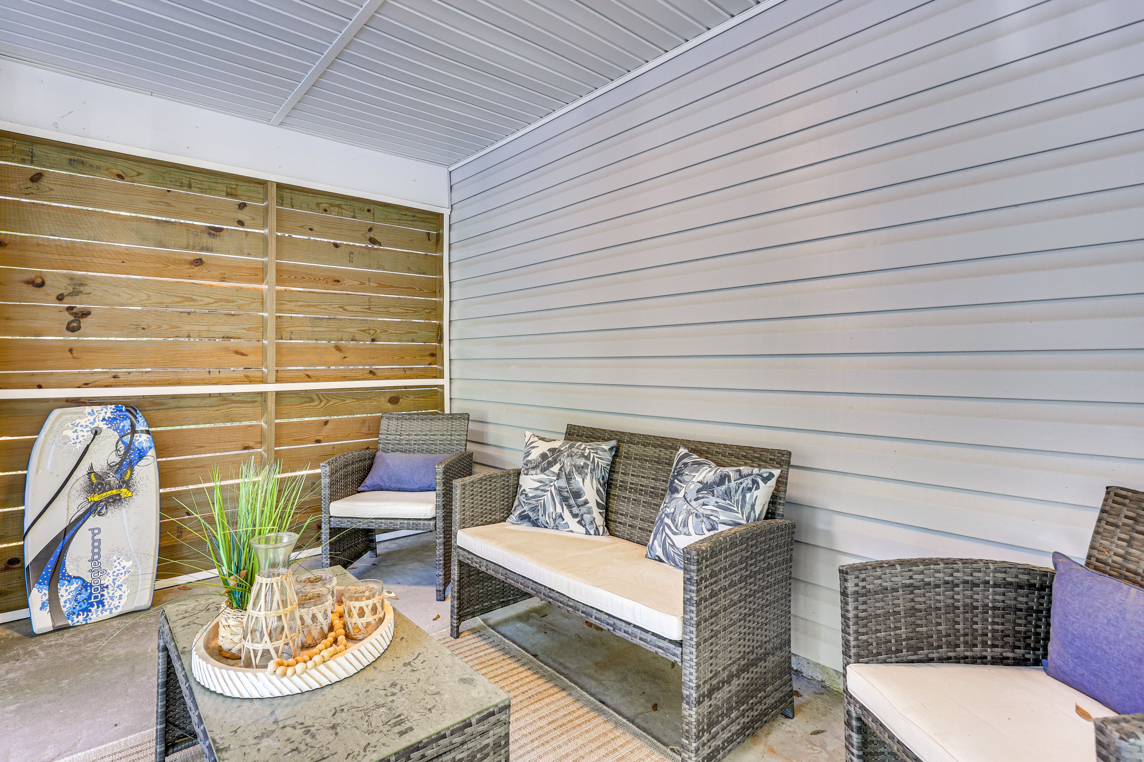 Screened Porch | Seating