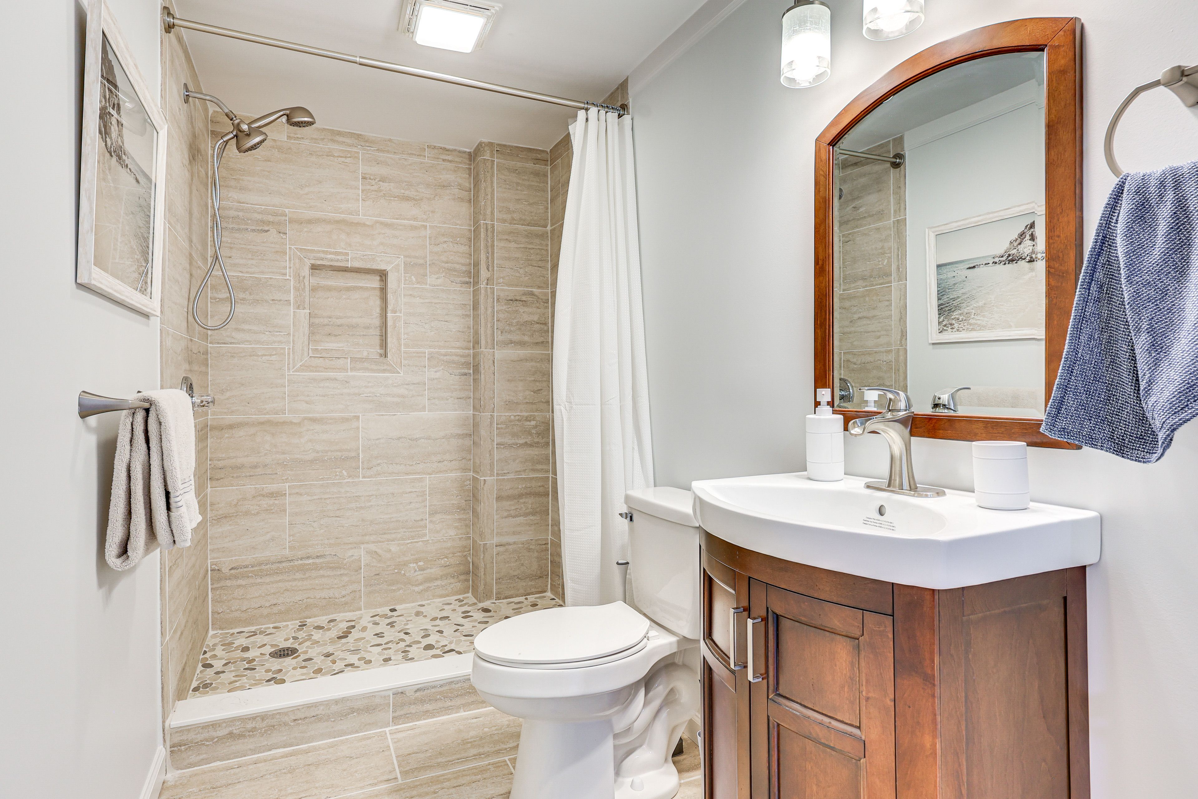 Full Bathroom | Ground Floor | 1 Interior Step Required