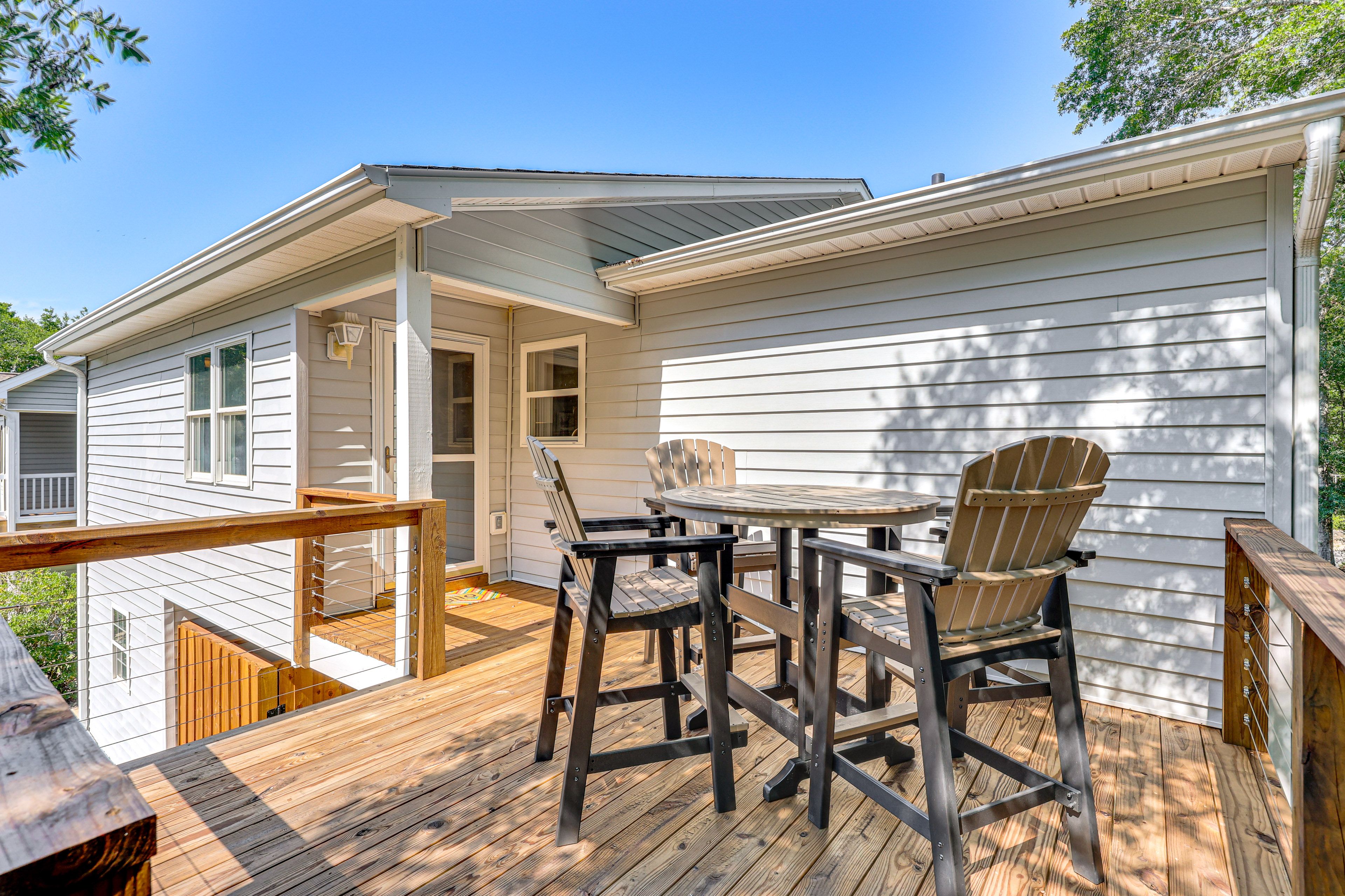 Deck | Dining Area