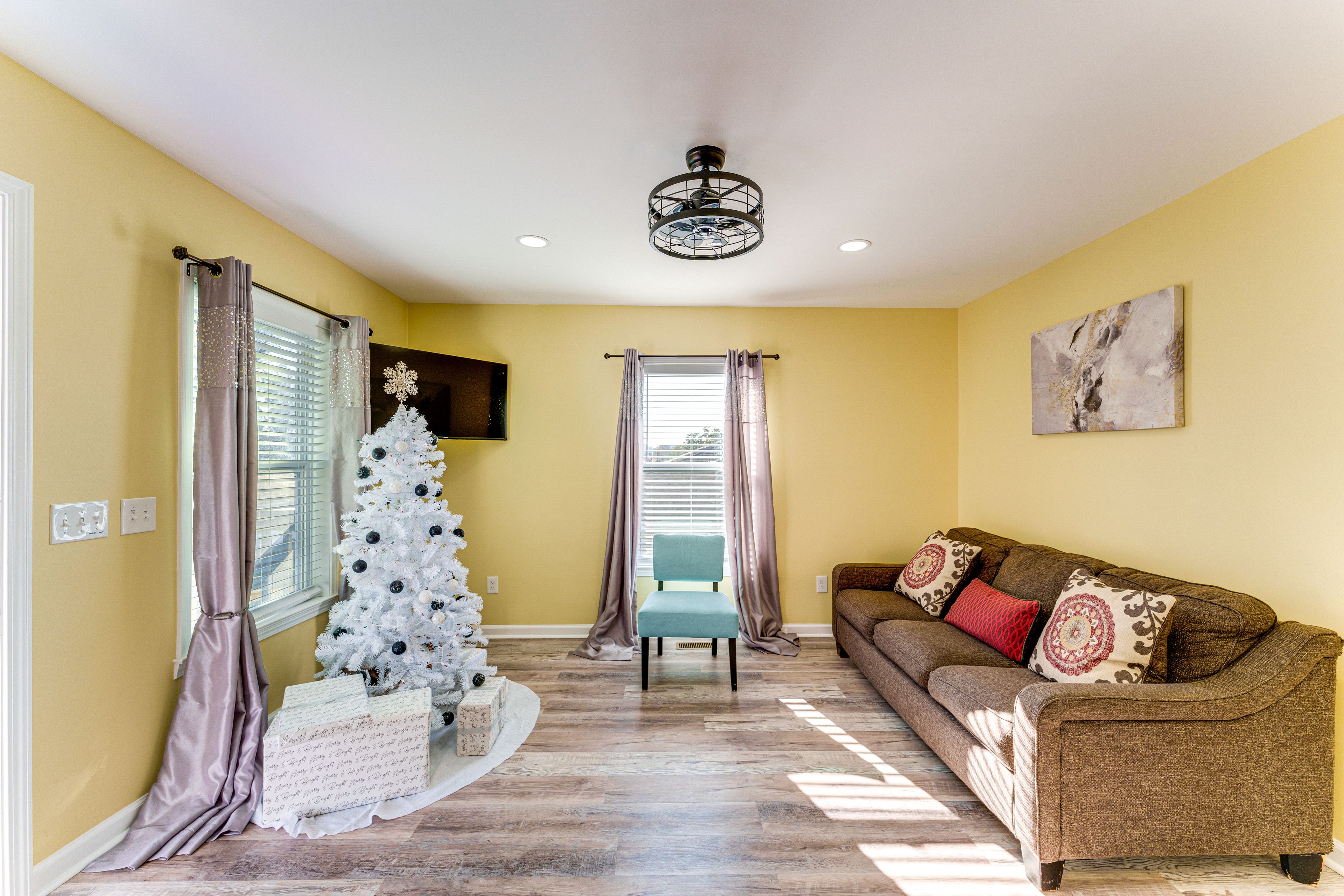 Living Room | Full Sleeper Sofa | Central A/C & Heating