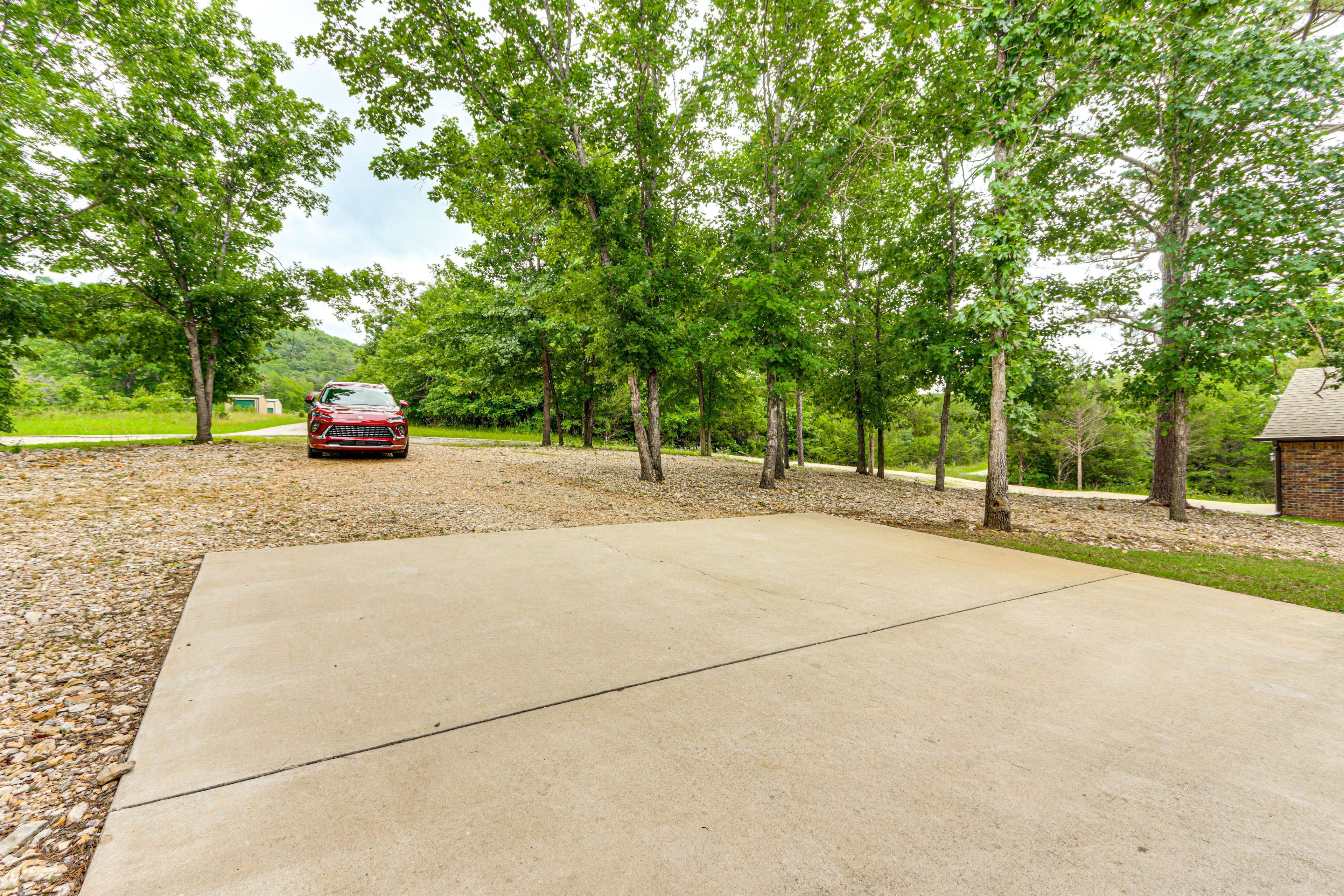 Parking | Garage (2 Vehicles) | Driveway (4 Vehicles)