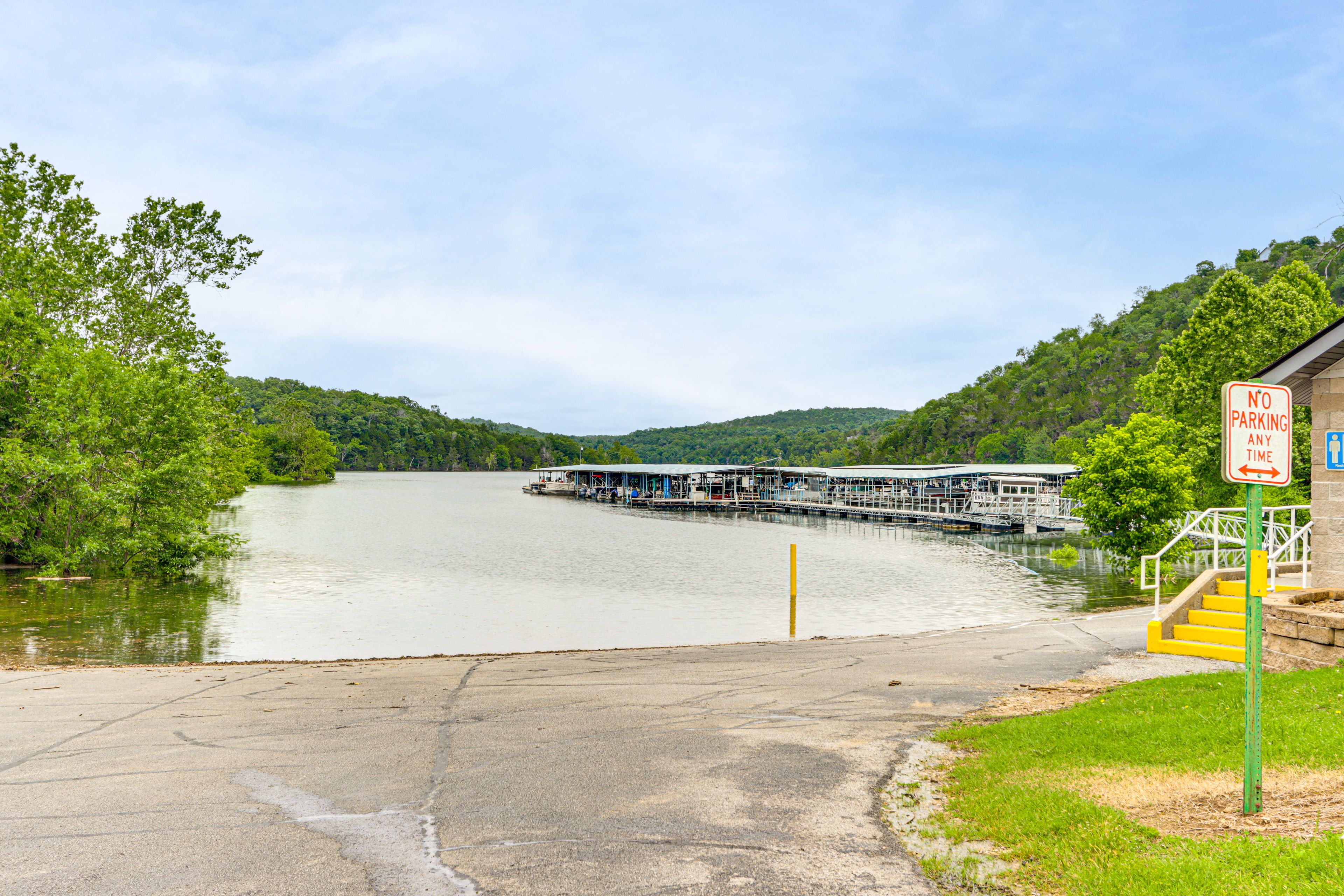 Holiday Island Marina | 0.6 Mi From Property
