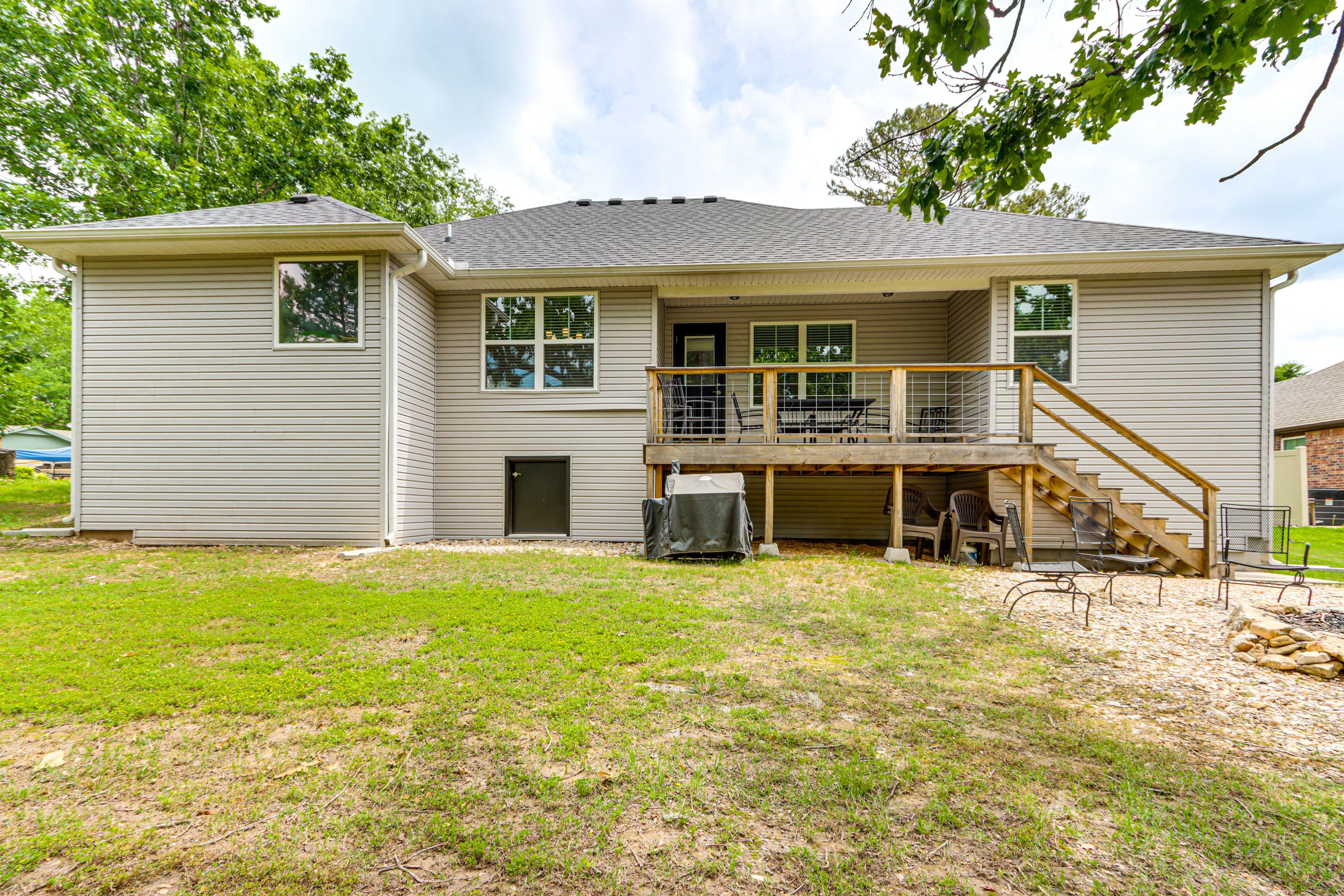 Large Yard | Charcoal Grill | Wood-Burning Fire Pit