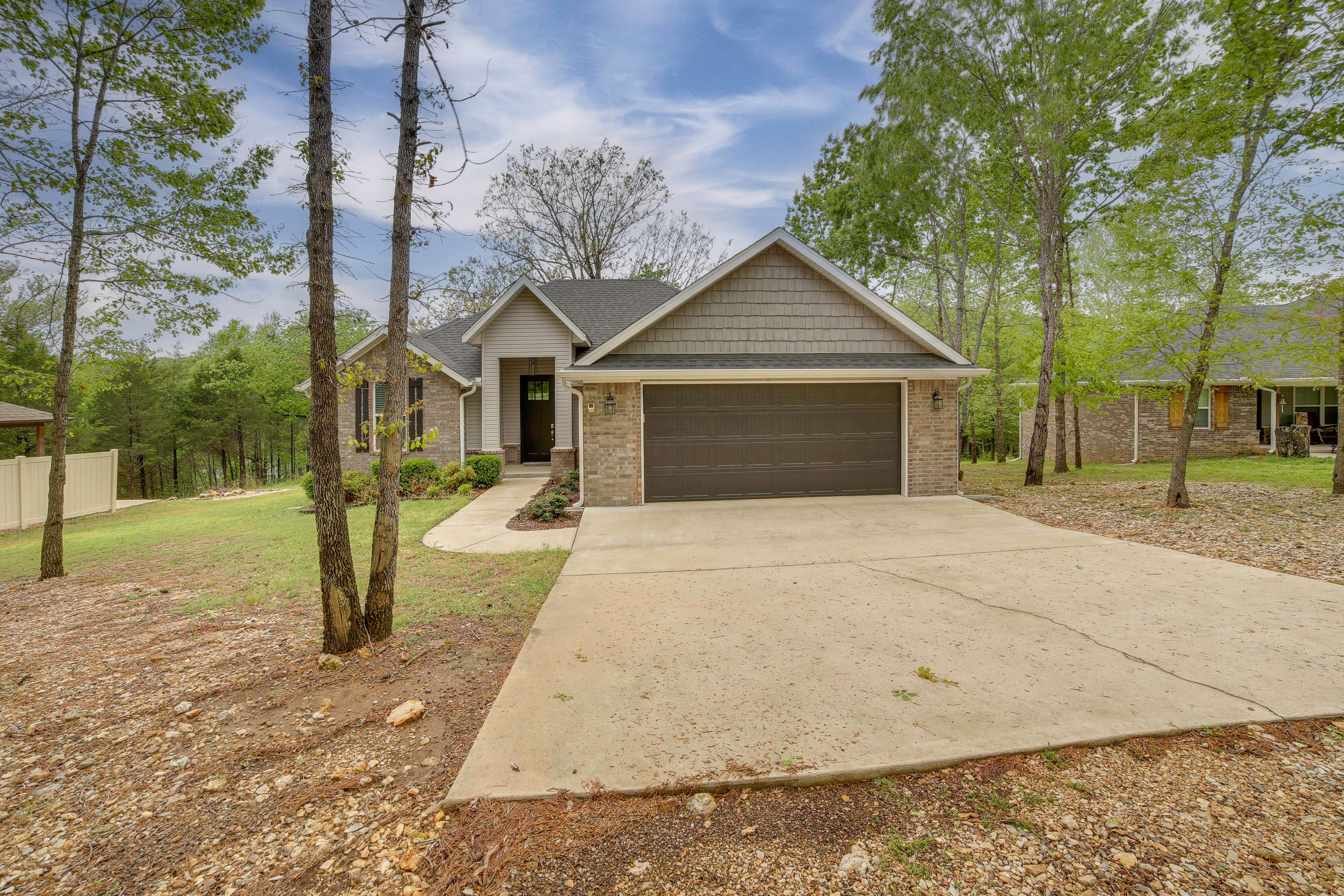Parking | Garage (2 Vehicles) | Driveway (4 Vehicles)