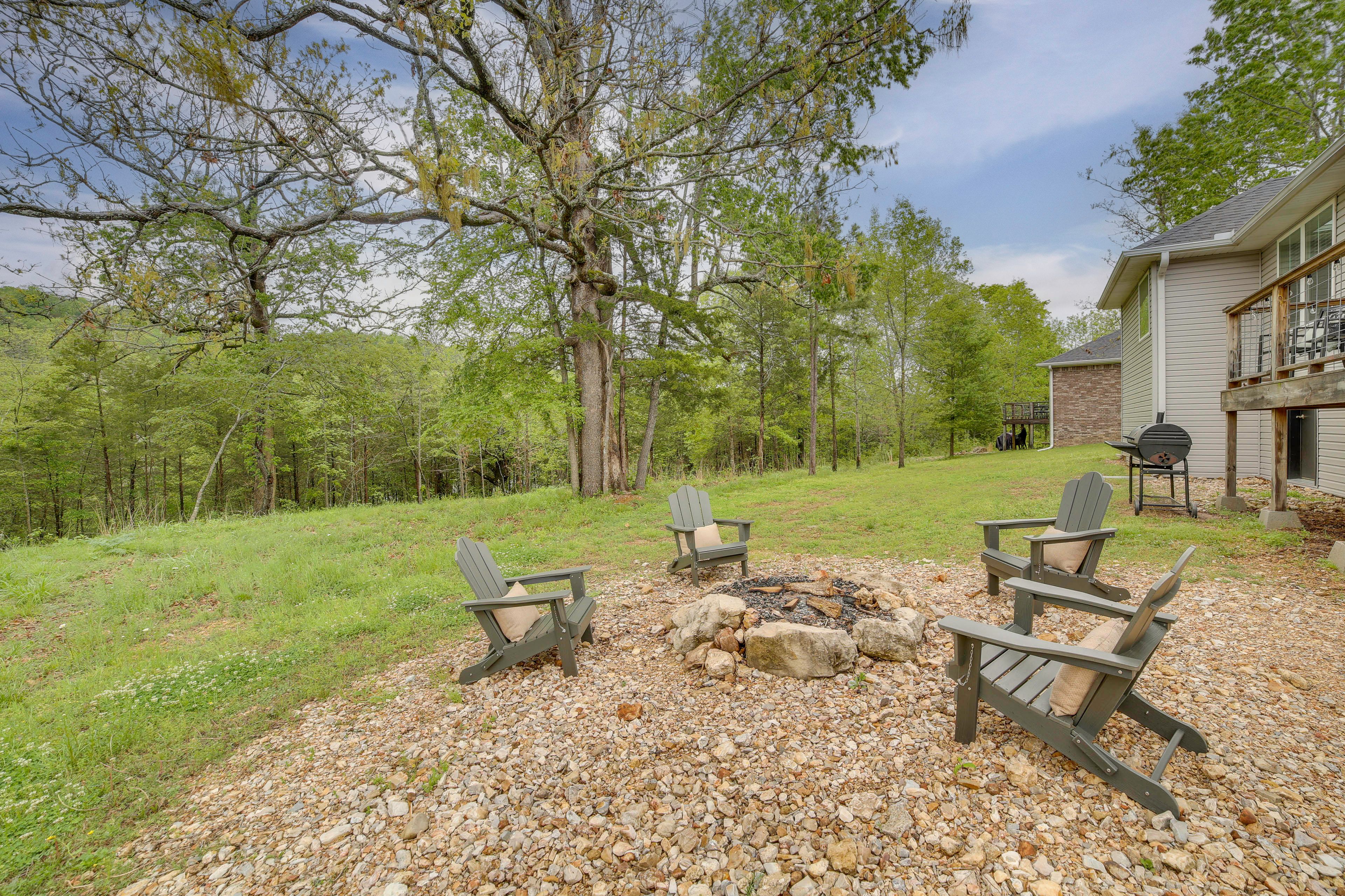 Large Yard | Charcoal Grill | Wood-Burning Fire Pit