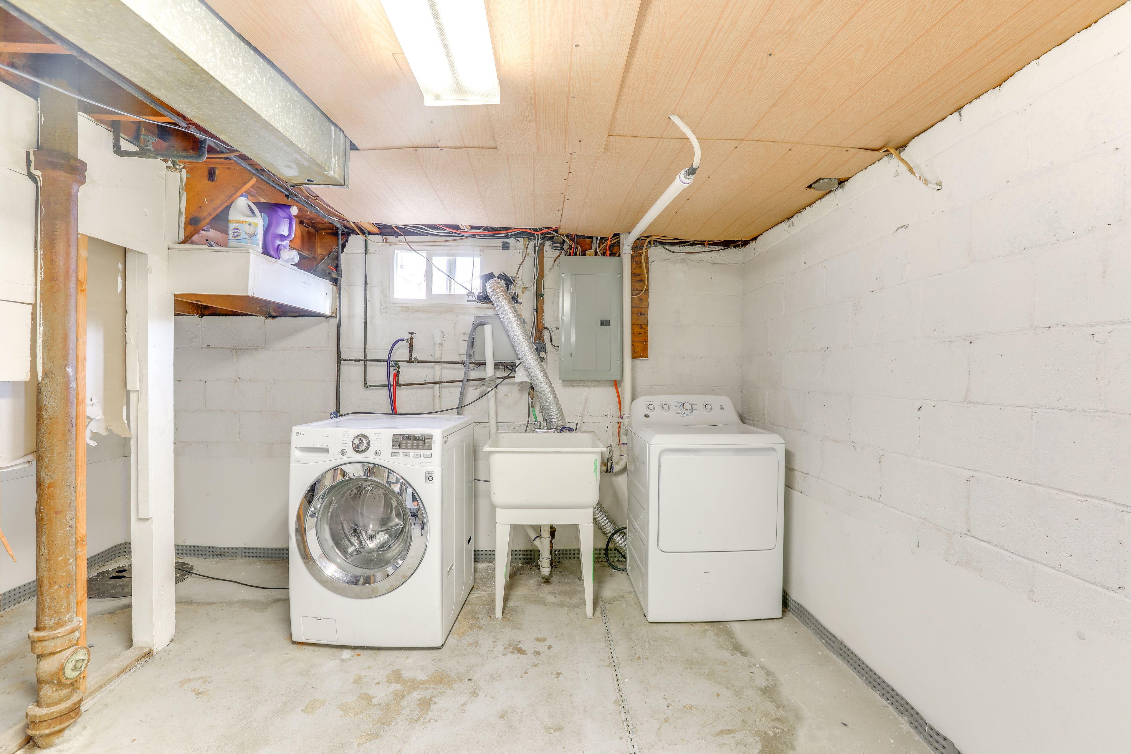 Laundry Room | Lower Level