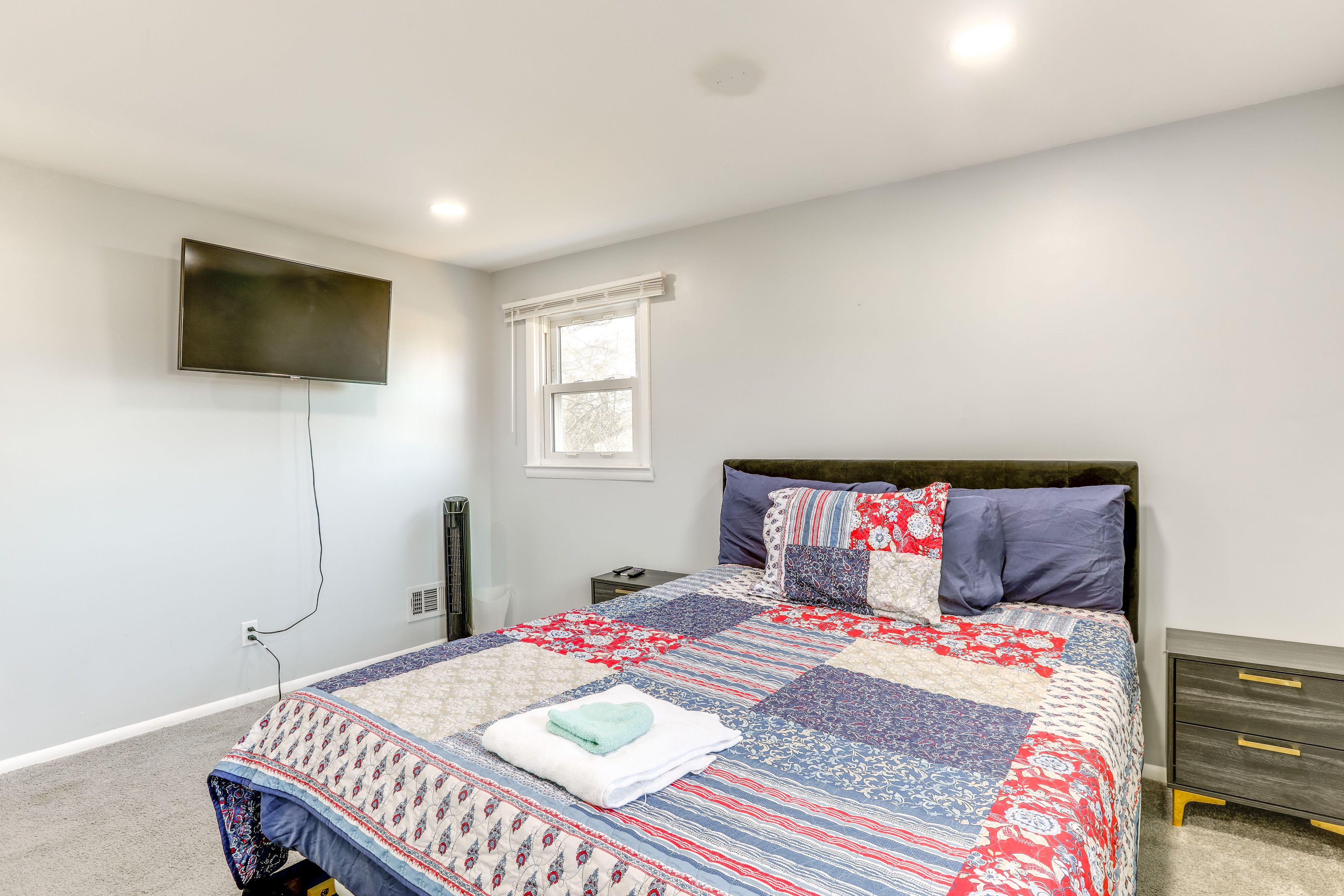 Bedroom 1 | Queen Bed | Linens Provided | Upper Level