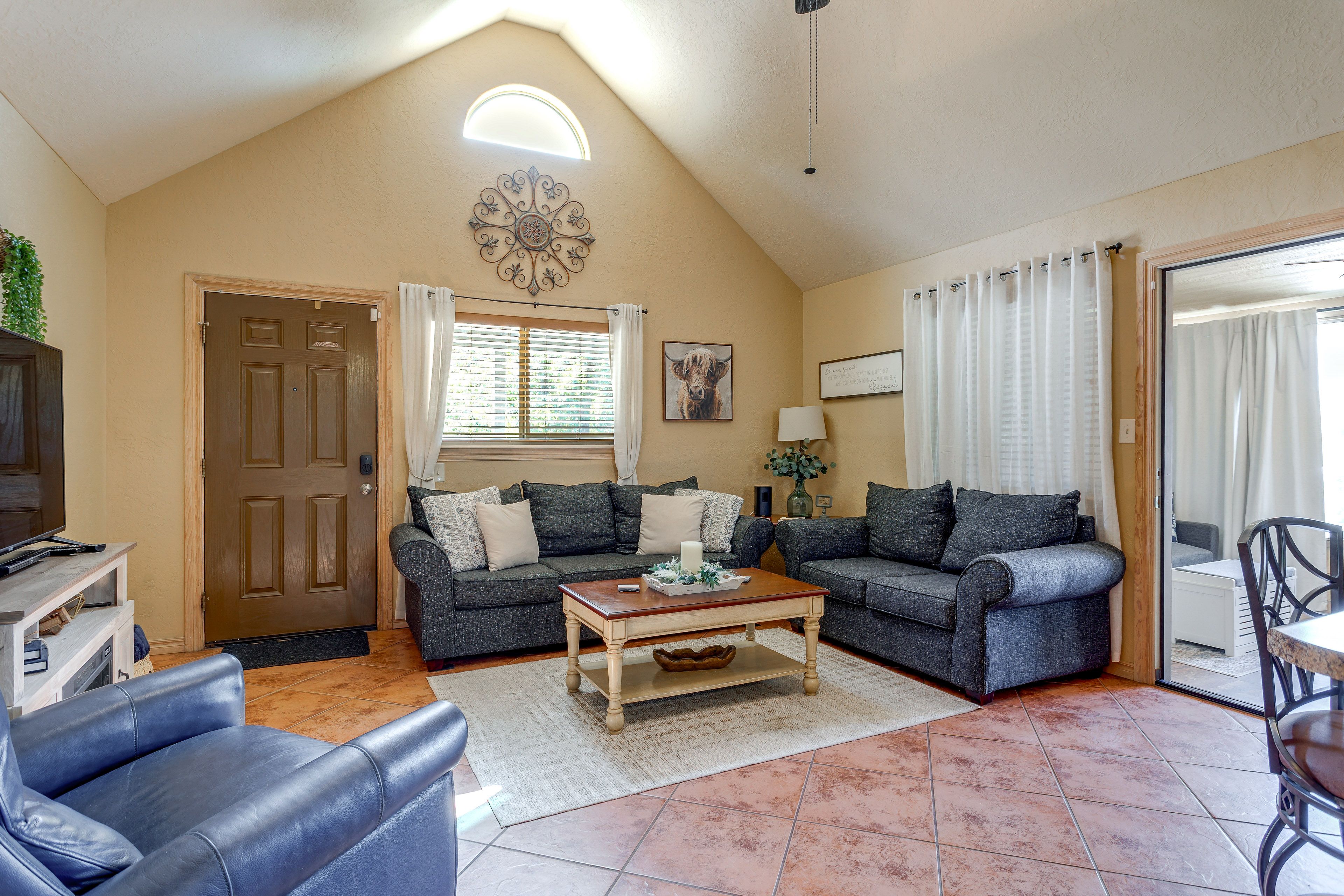 Living Room | Central A/C | Free WiFi