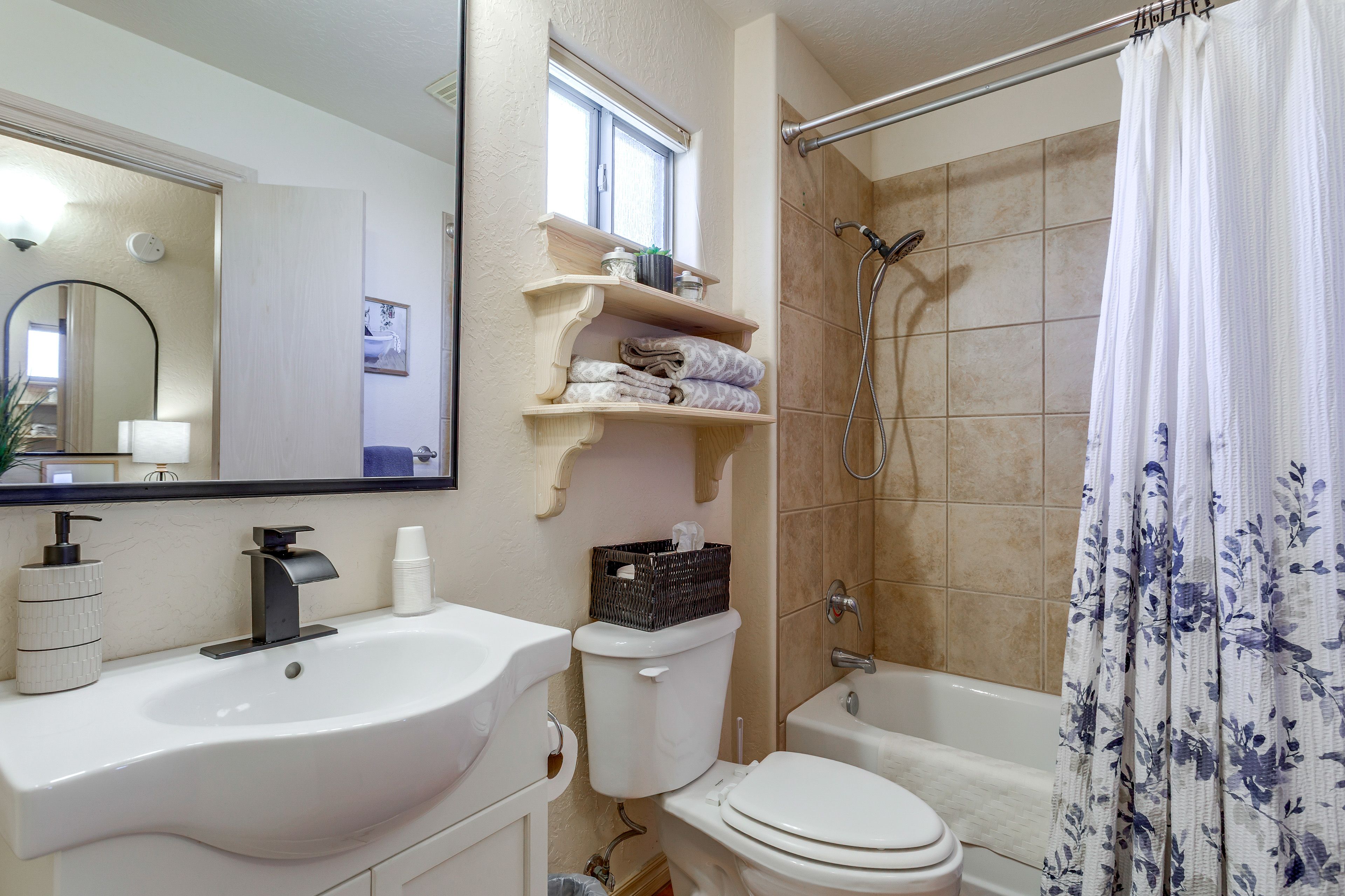 Full Bathroom | Washer/Dryer