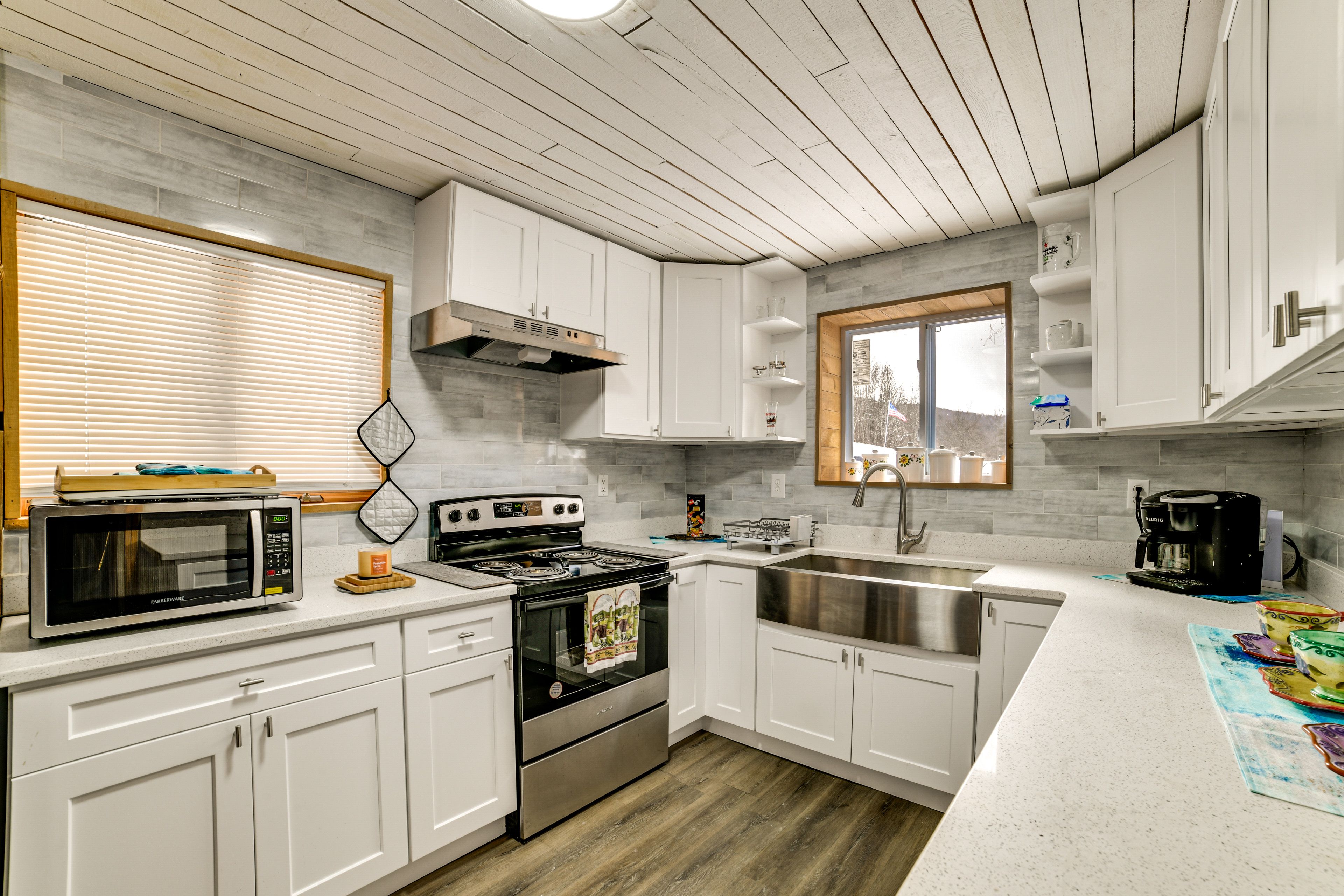 Kitchen | 1st Floor | Dual Keurig/Drip Coffee Maker | Cooking Basics