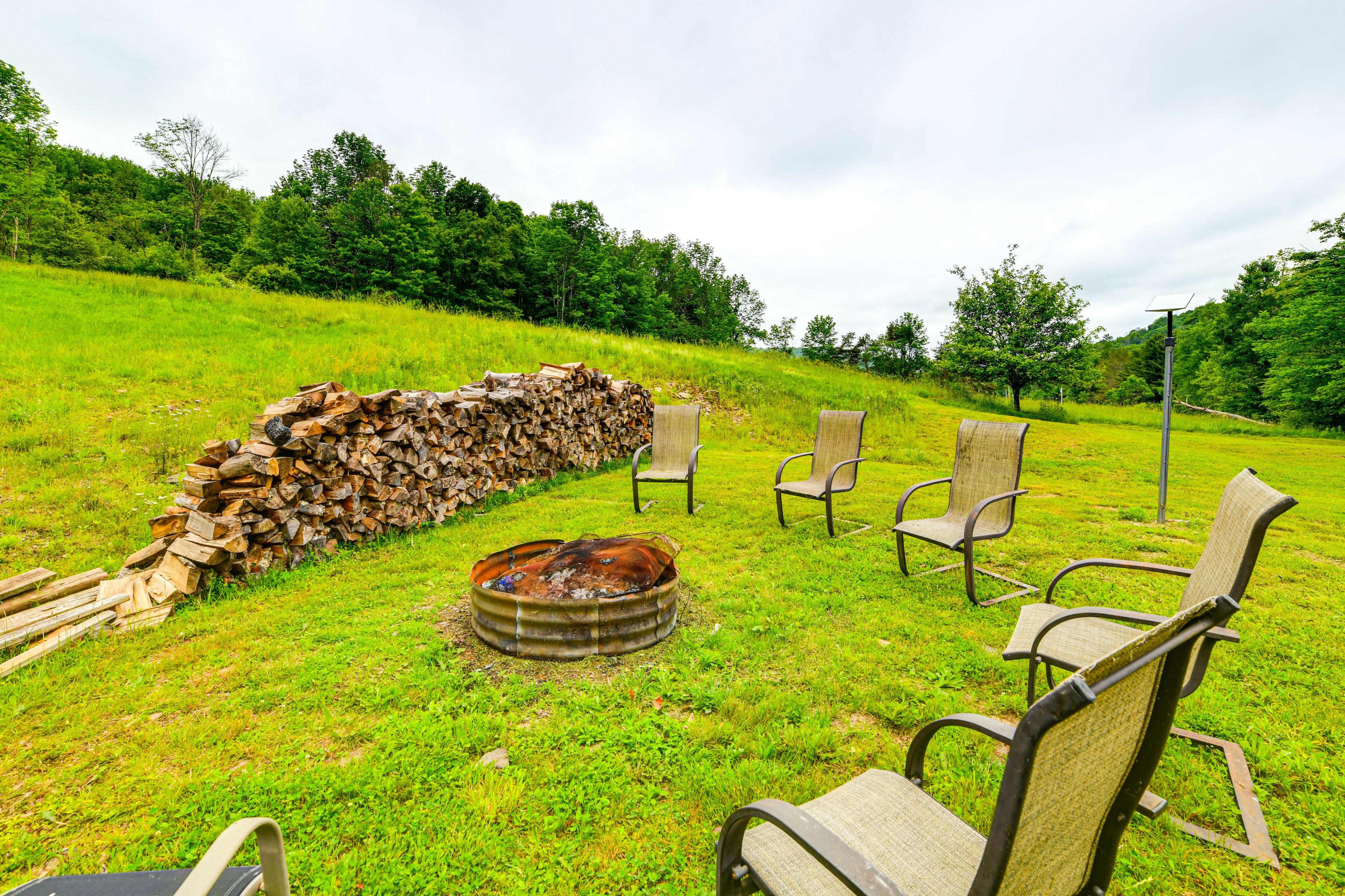Private Yard | Fire Pit