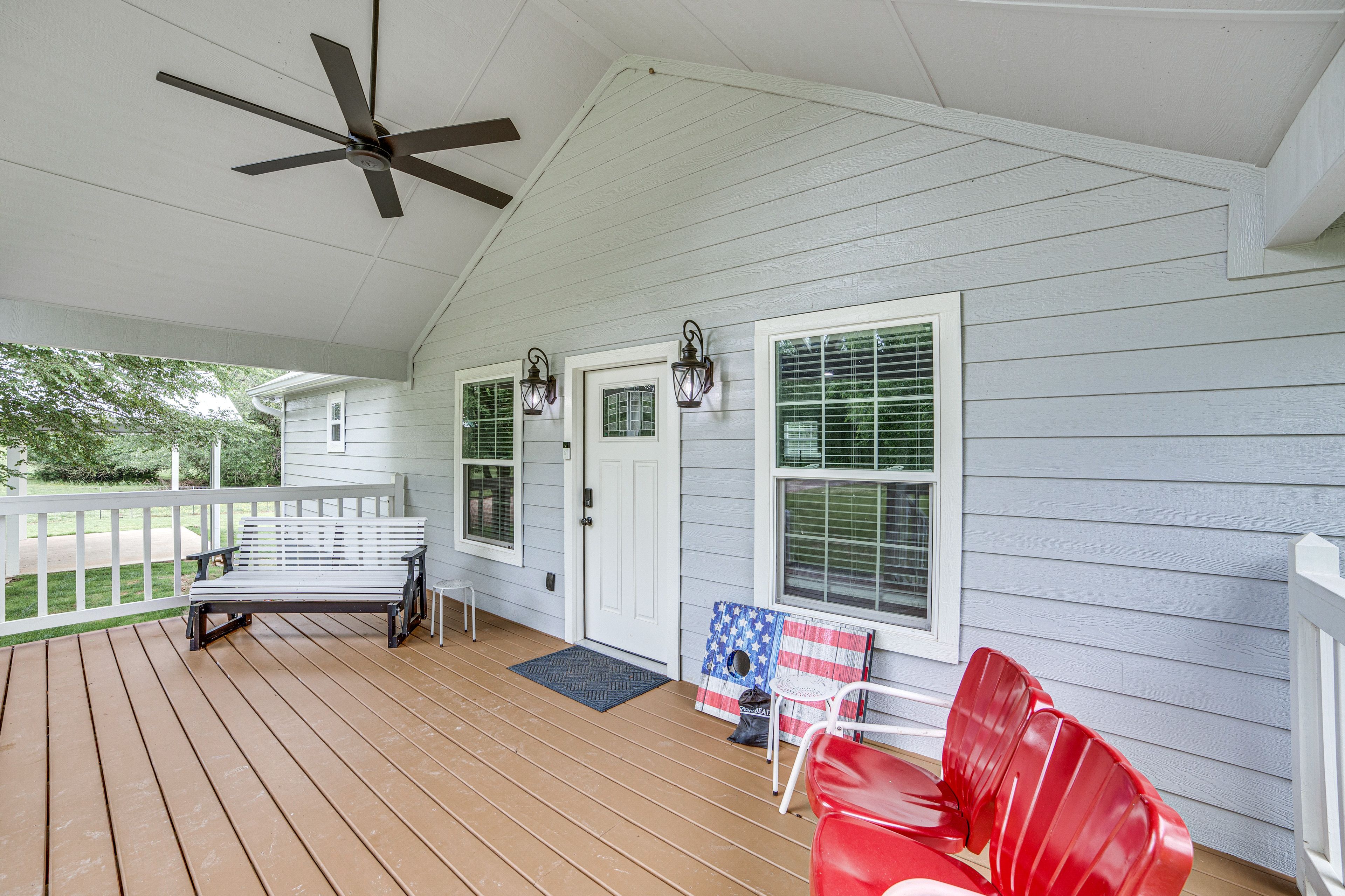 Furnished Porch