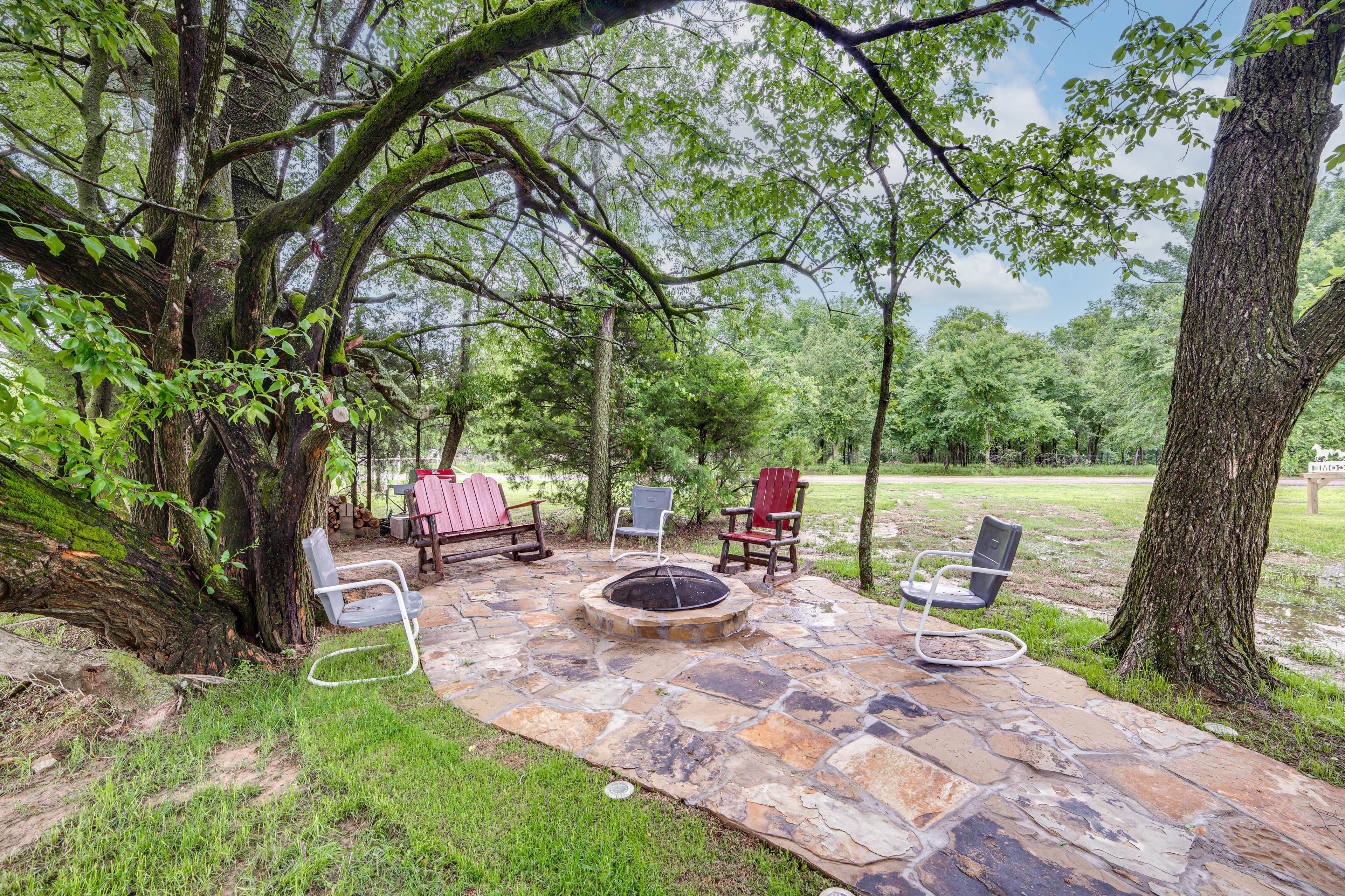 Fire Pit w/ Seating