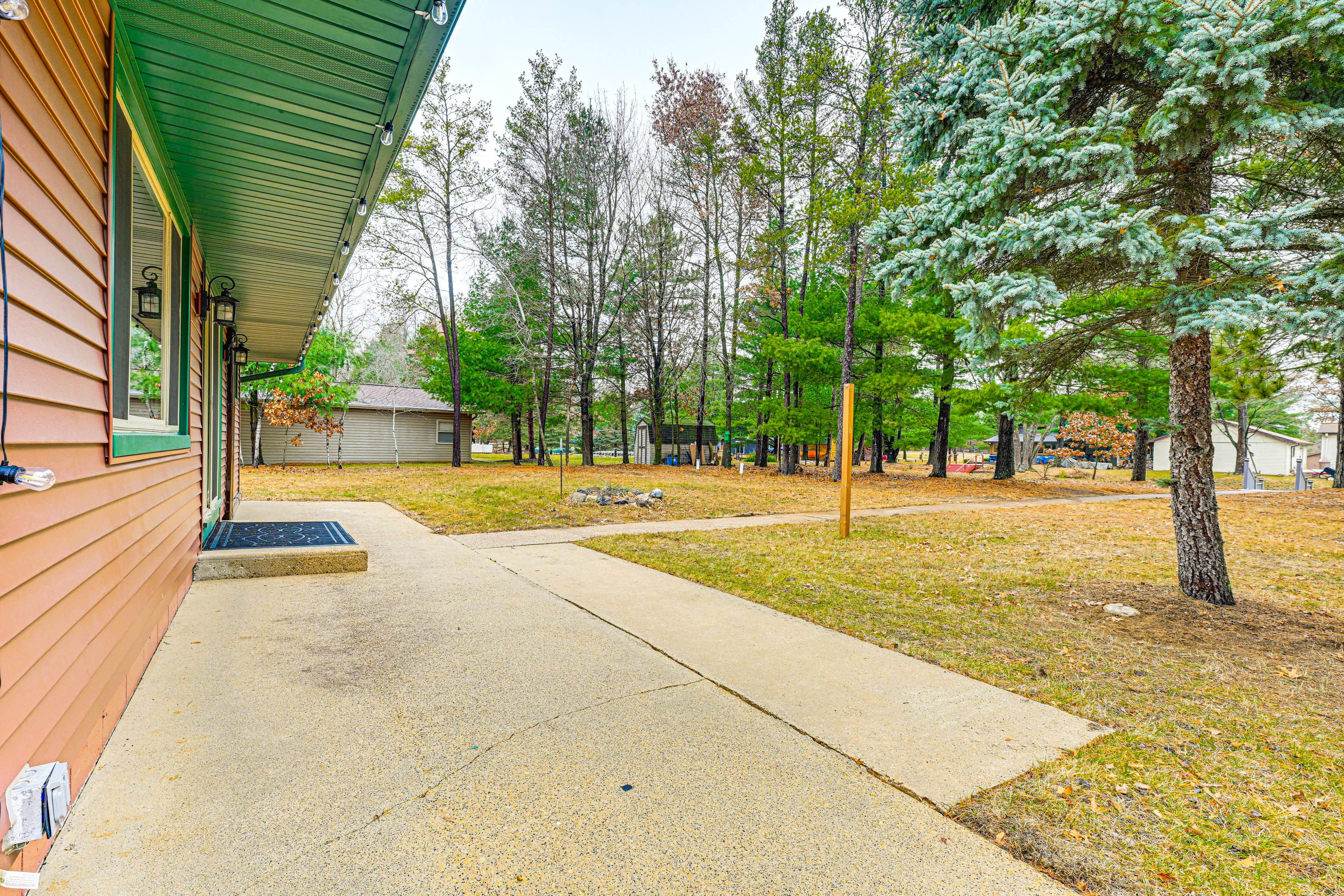 Patio | Fire Pit | Yard