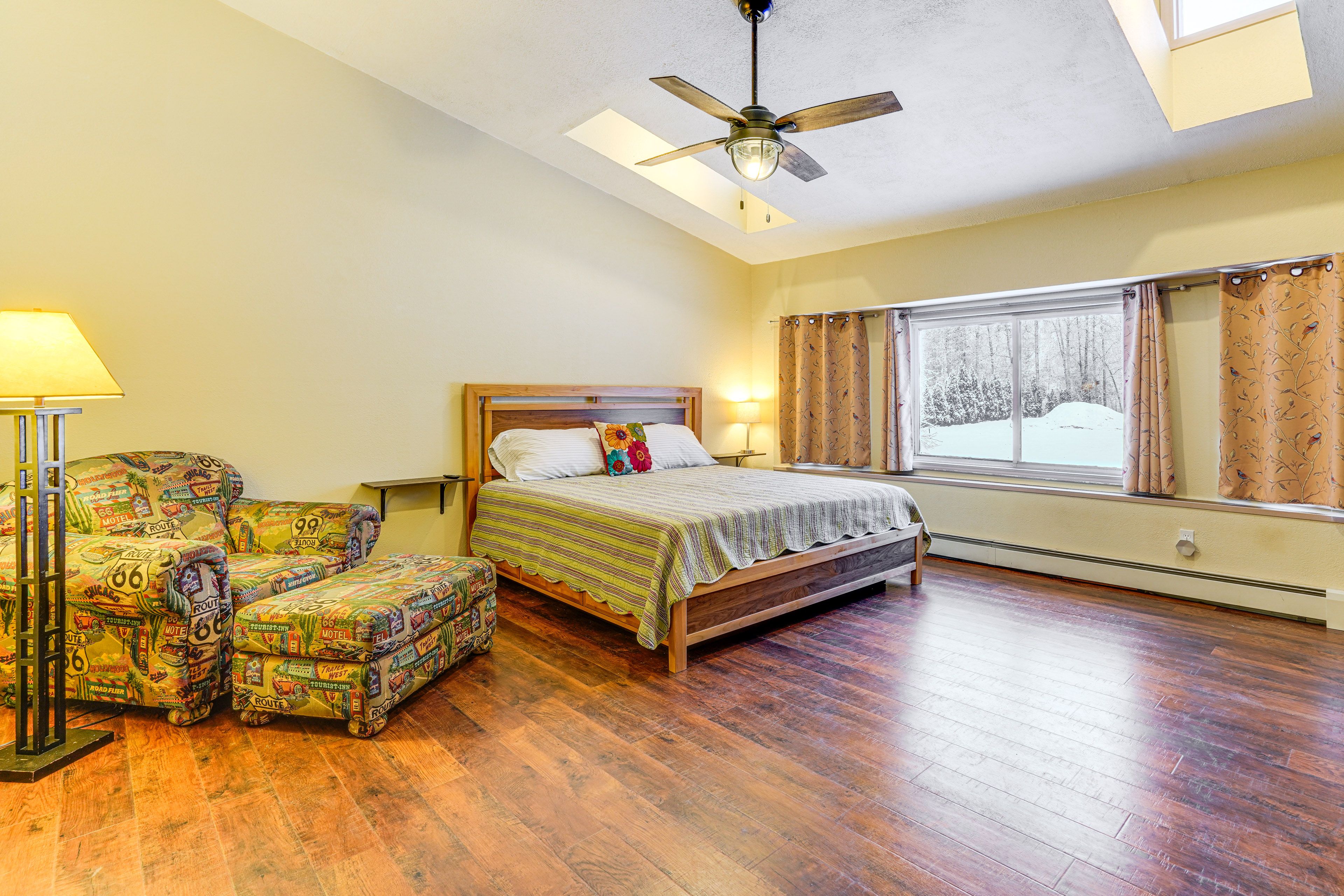 Bedroom 1 | King Bed | Smart TV | En-Suite Bathroom