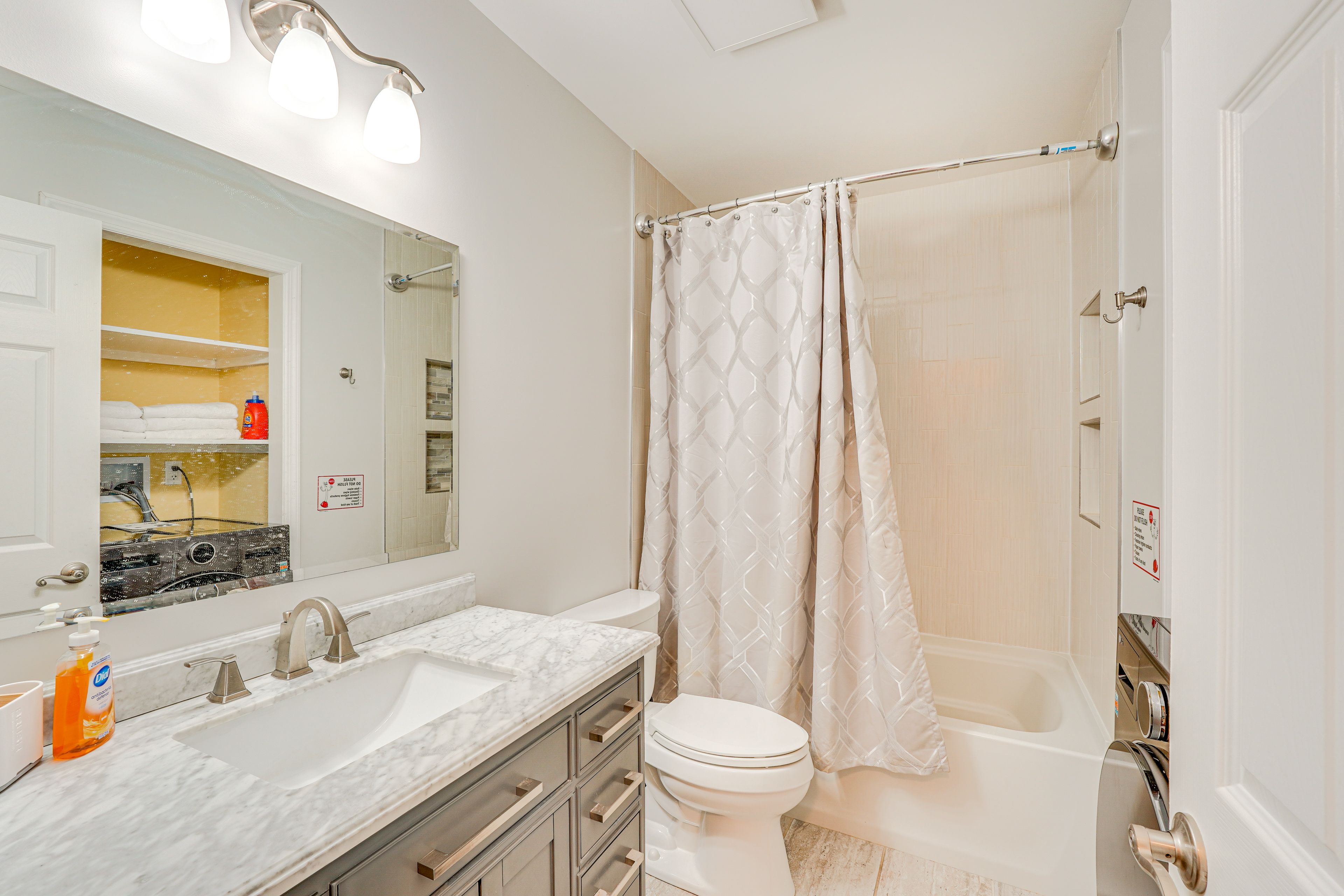 Full Bathroom | Towels Provided | Combination Washer/Dryer