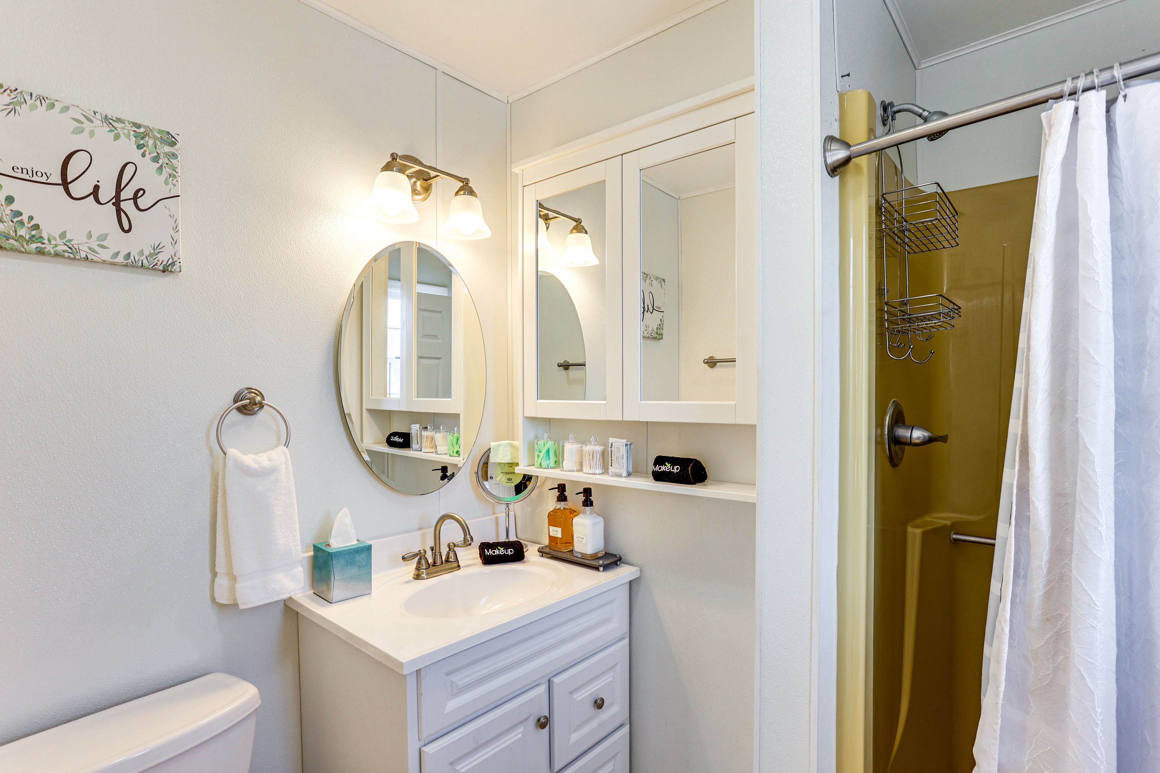 En-Suite Bathroom | 2nd Floor | Towels Provided