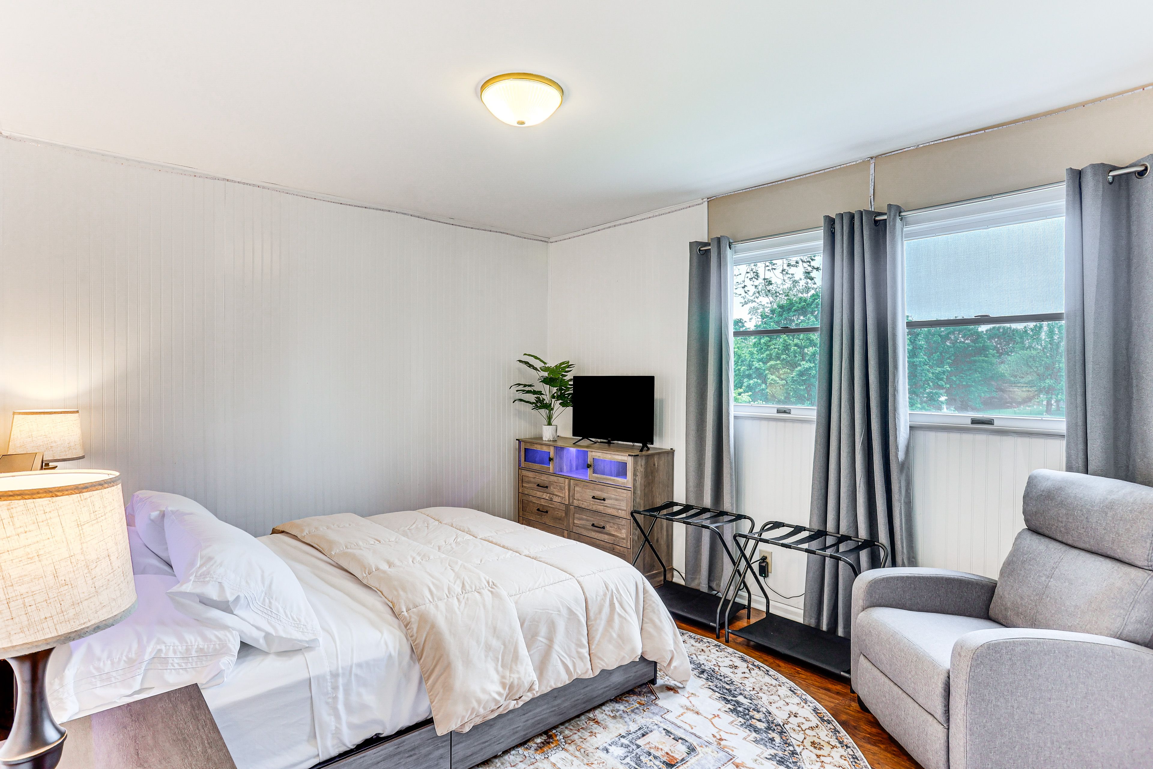 Bedroom 2 | 2nd Floor | Queen Bed
