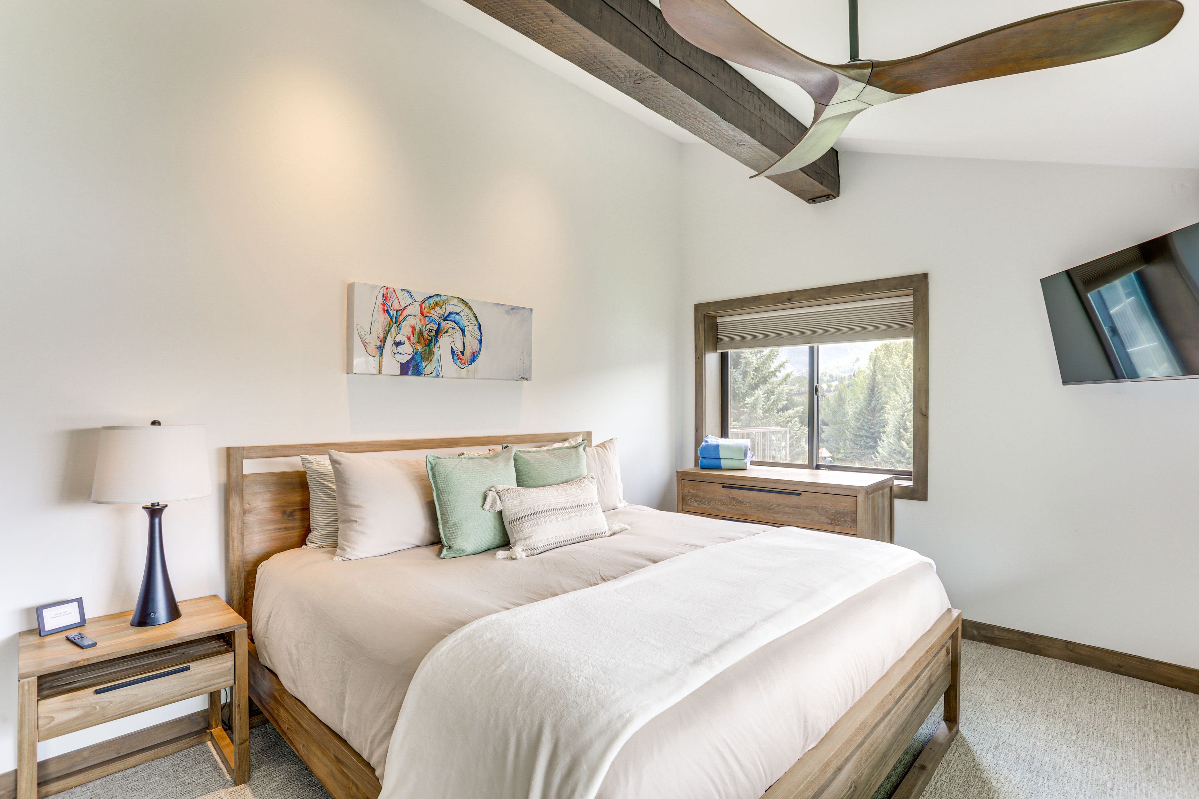Bedroom 2 | Queen Bed