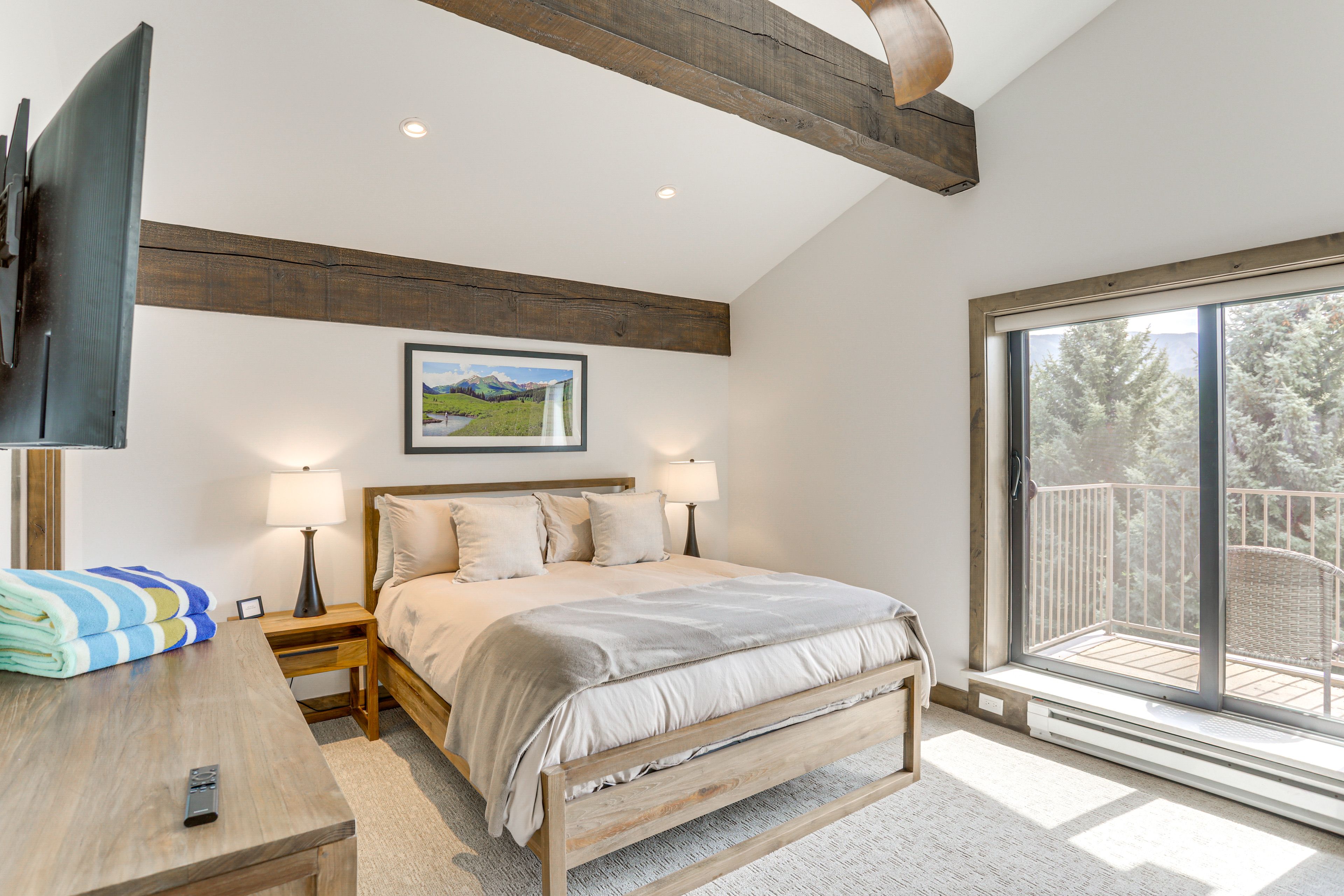 Bedroom 1 | King Bed | Linens Provided