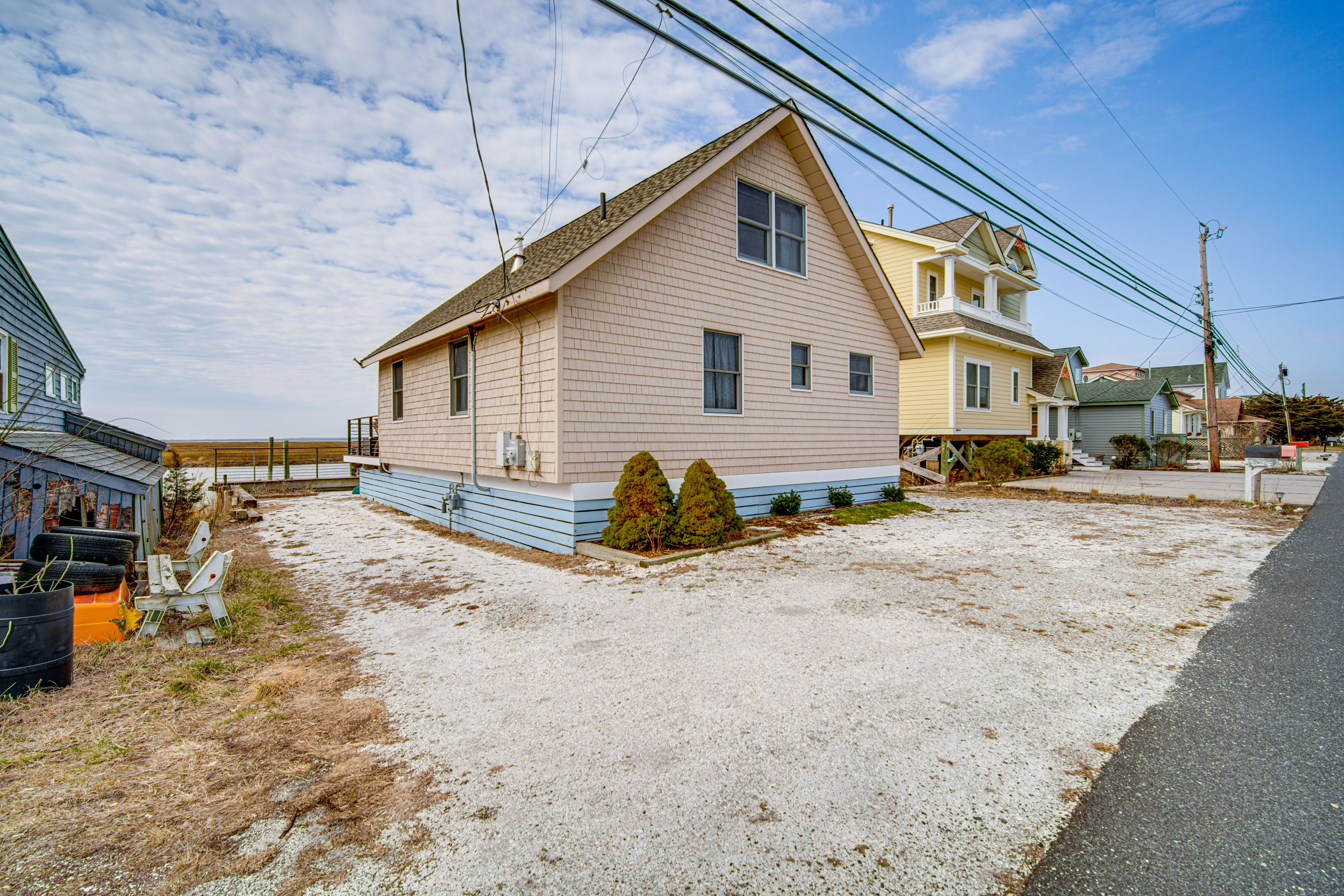 Parking | Front & Side Gravel Driveway (3 Vehicles)