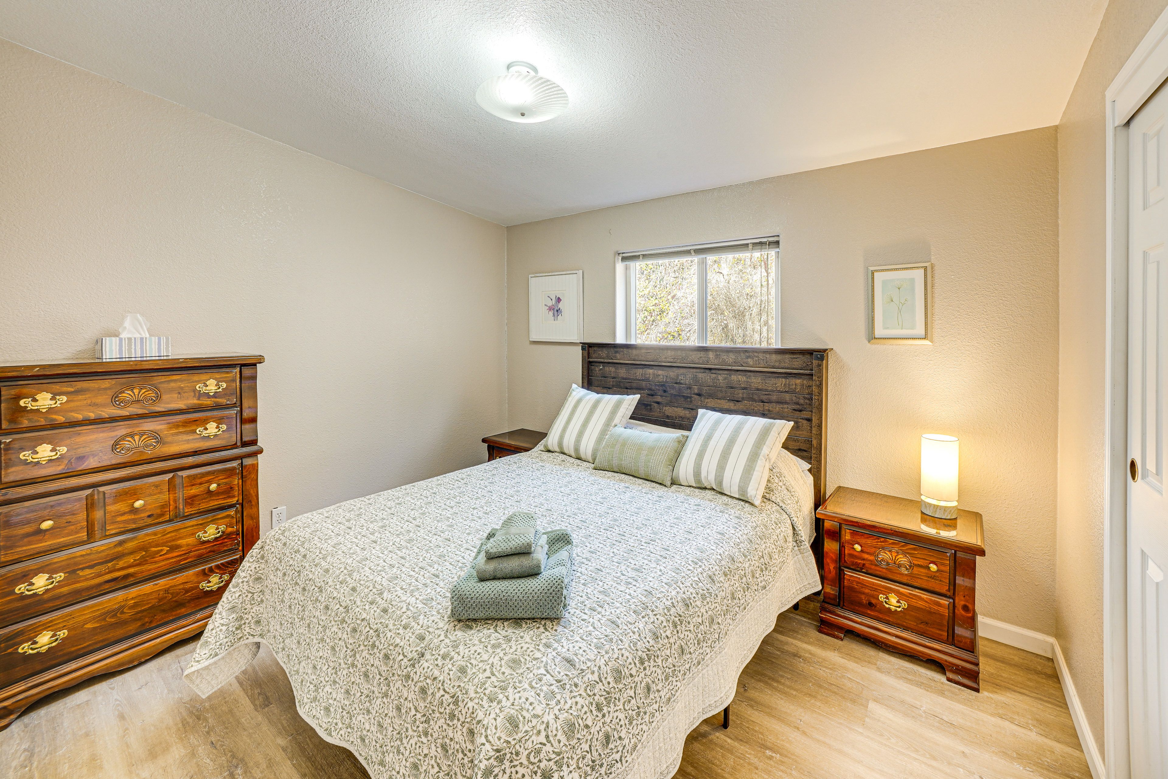 Bedroom 2 | Queen Bed