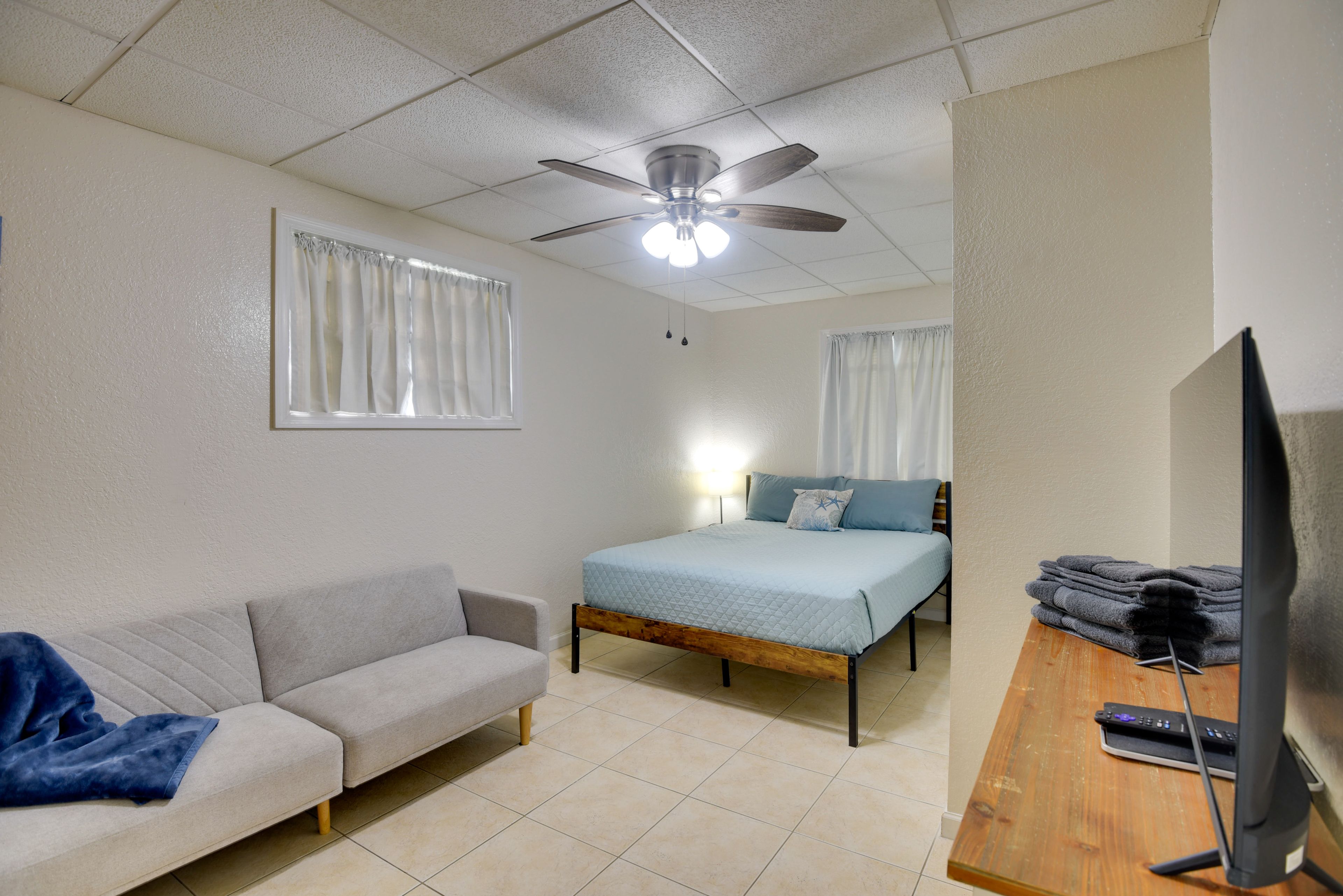 Bedroom 1 | King Bed