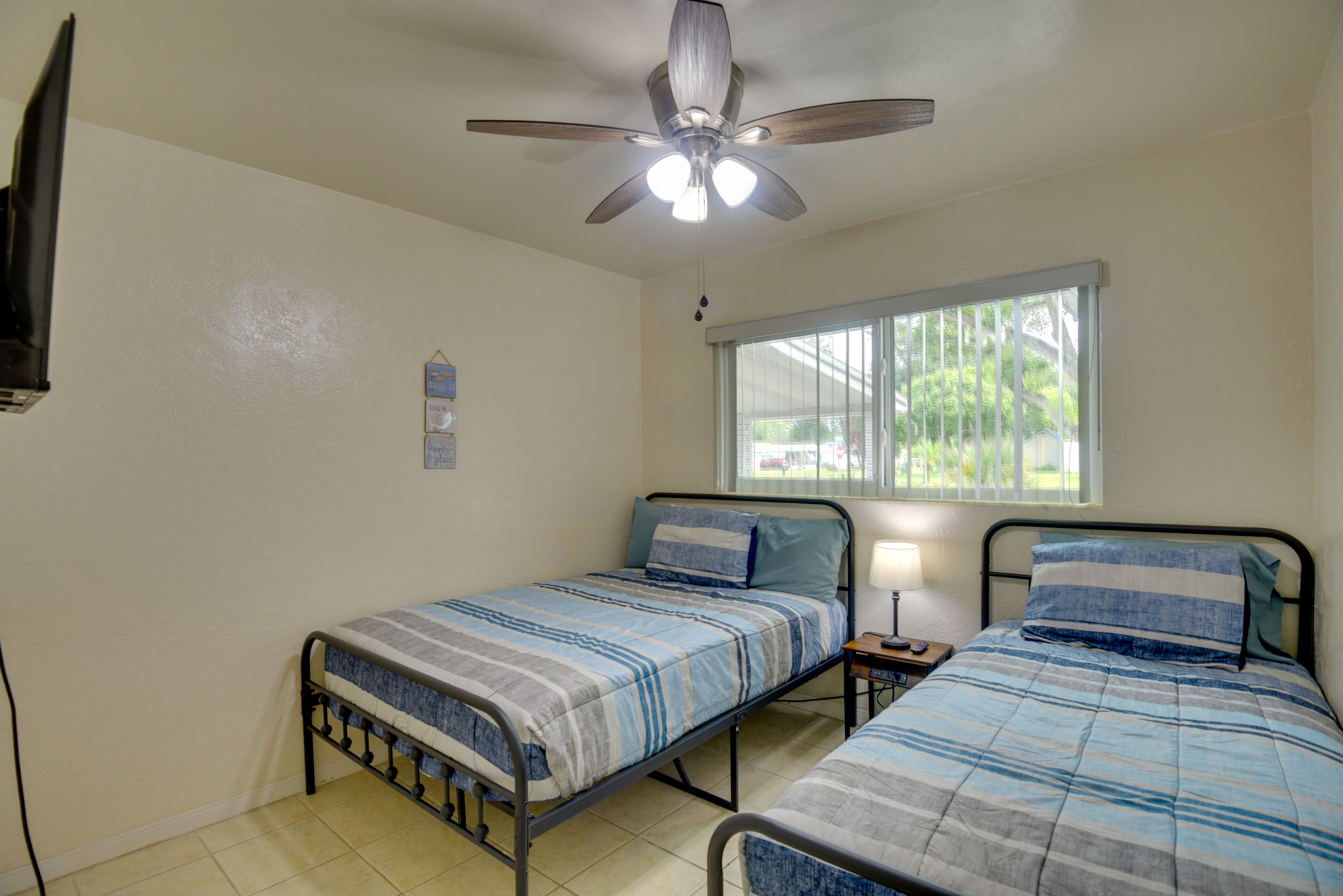 Bedroom 4 | 2 Twin Beds | Smart TV