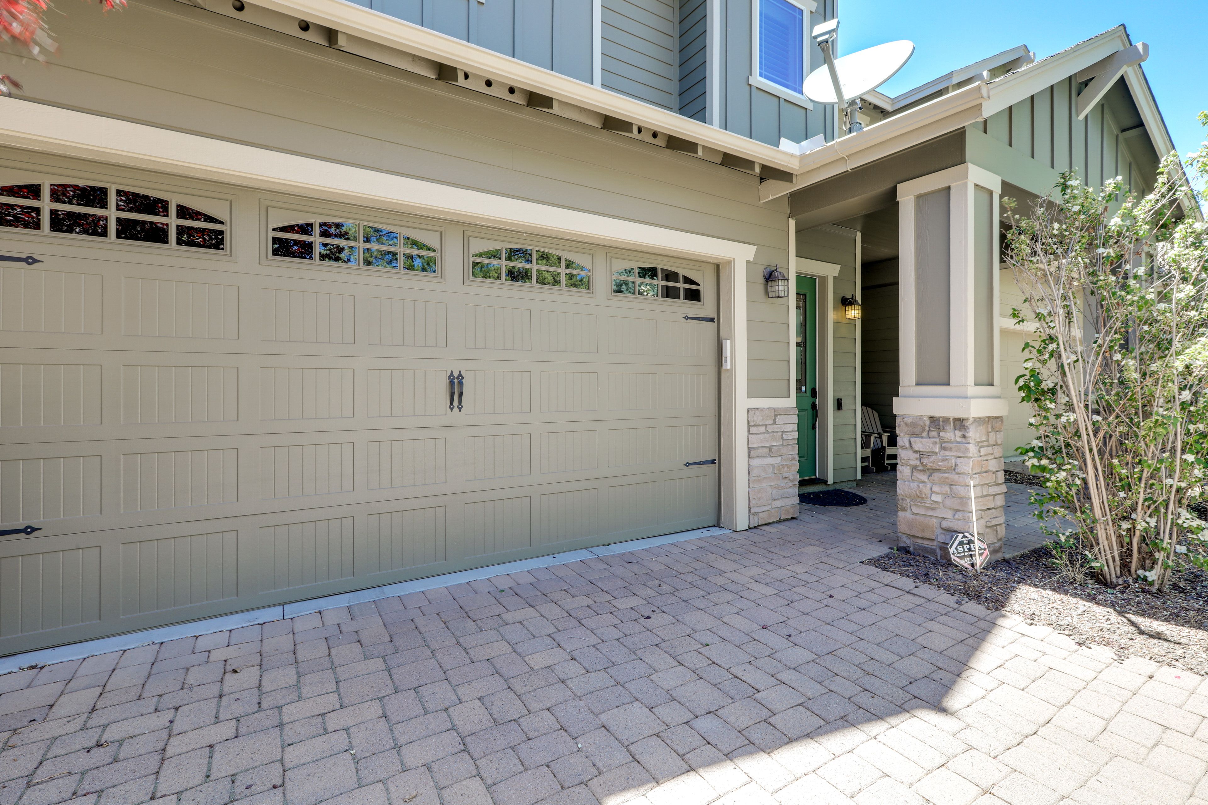 Parking | Driveway (2 Vehicles)
