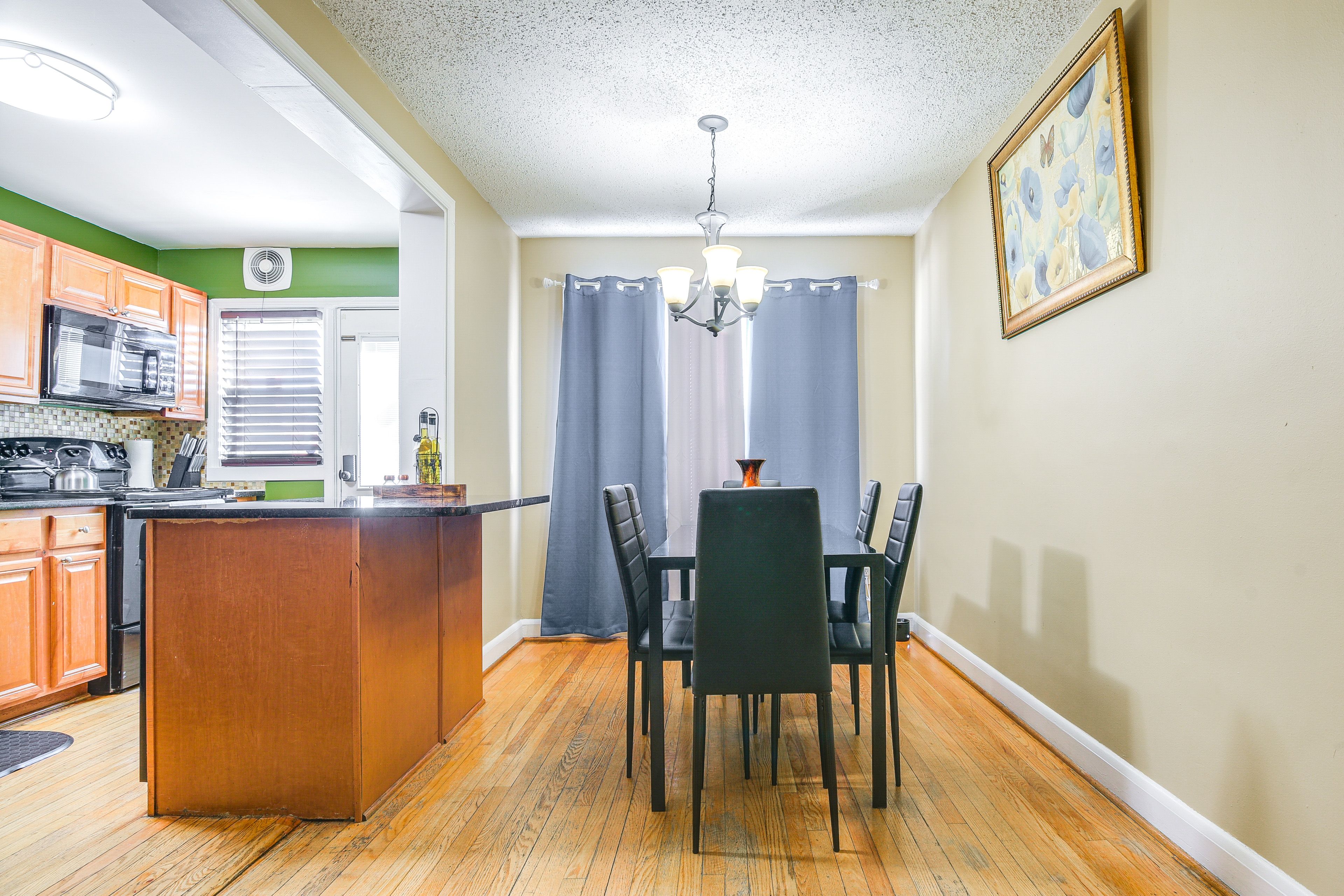 Dining Area | 1st Floor | Dishware/Flatware | Trash Bags/Paper Towels