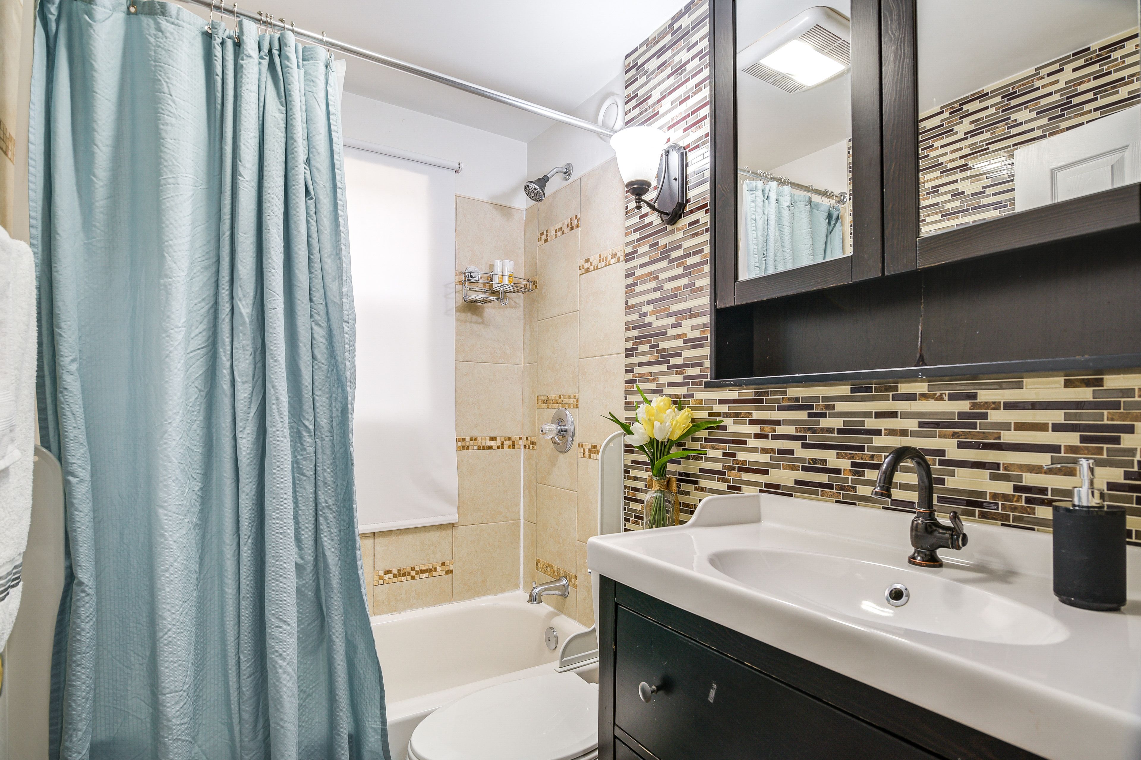 Full Bathroom | 2nd Floor | Towels Provided | Hair Dryer