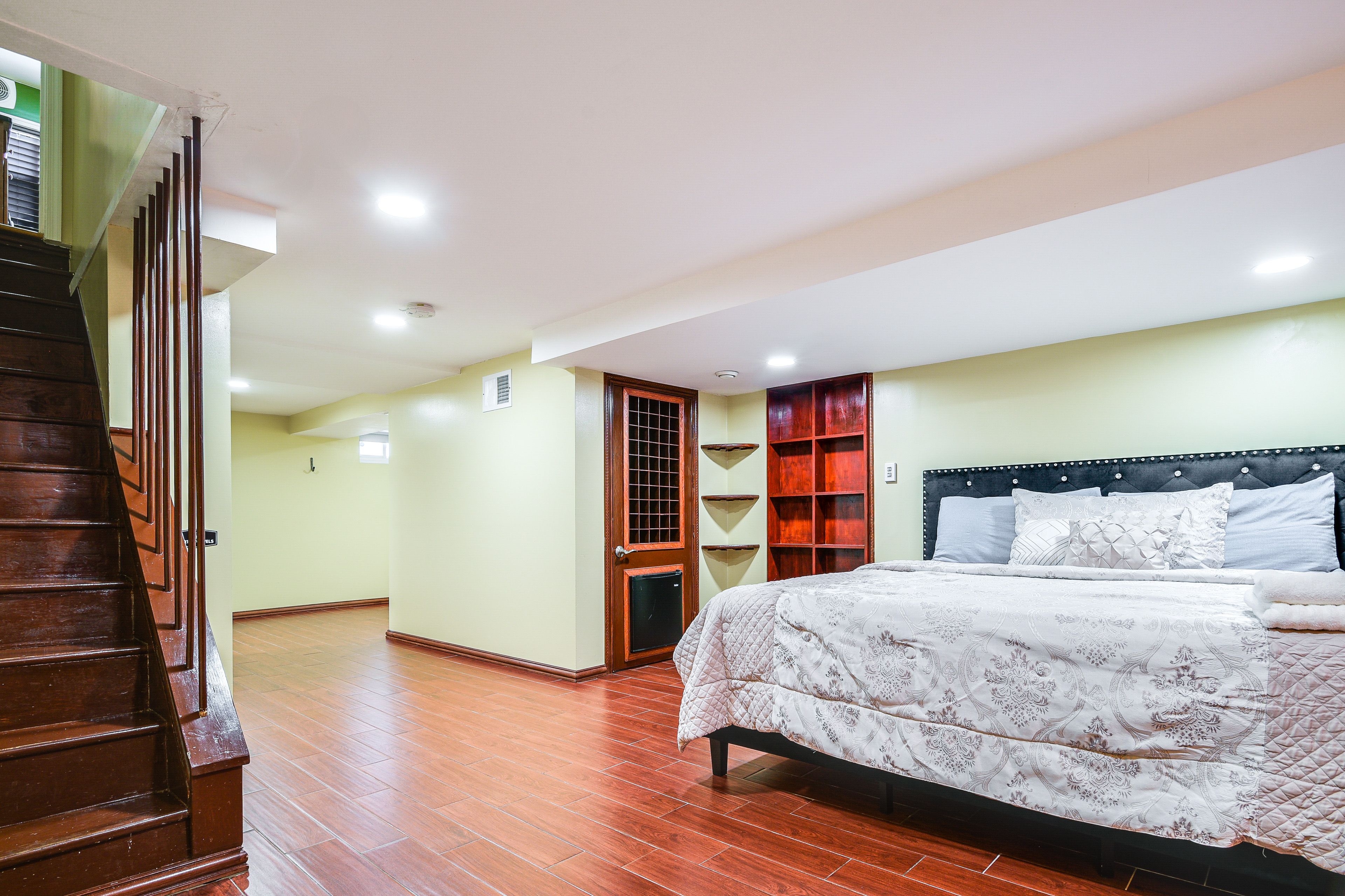 Basement | King Bed