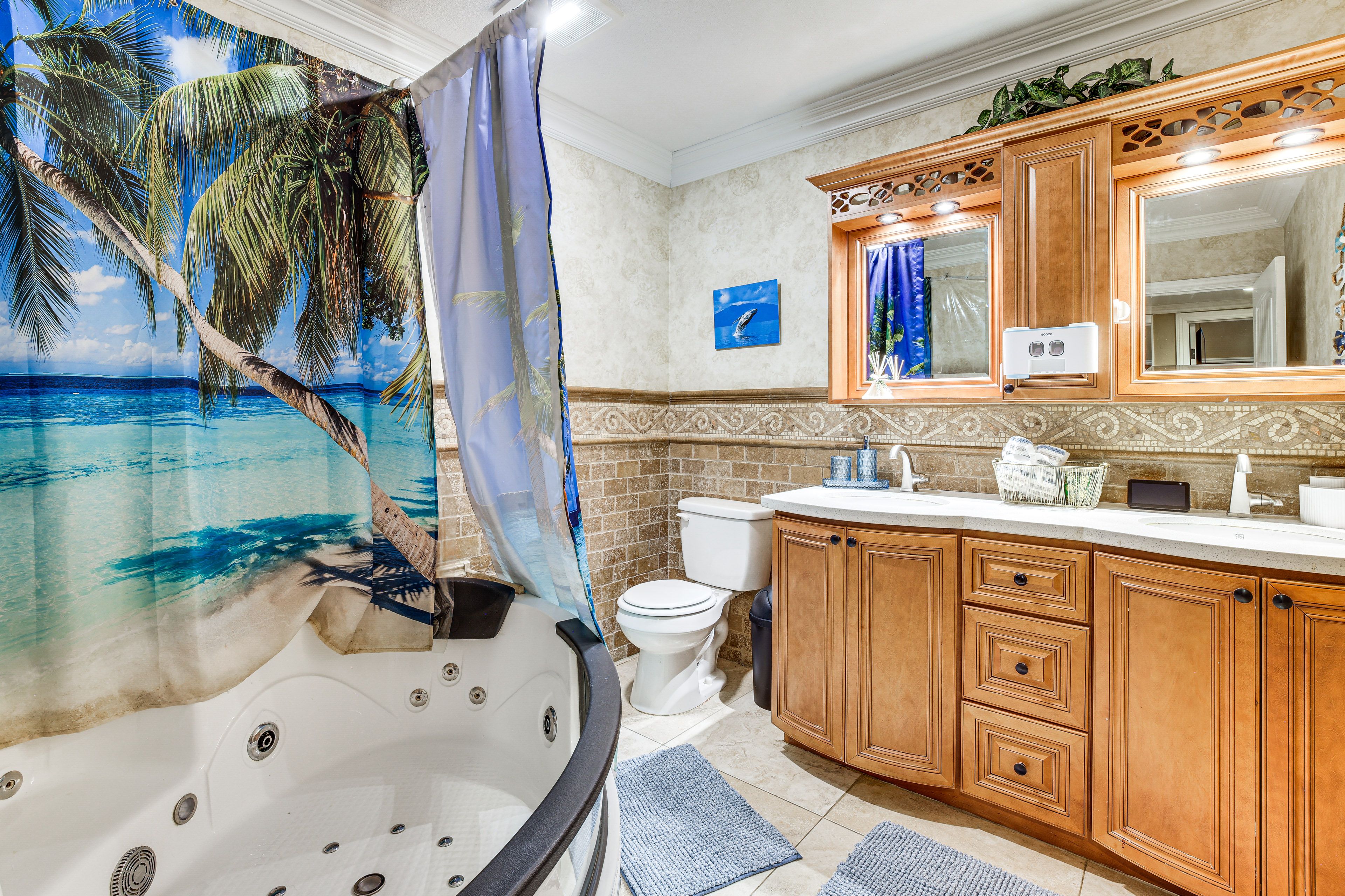 Full Bathroom | Towels Provided