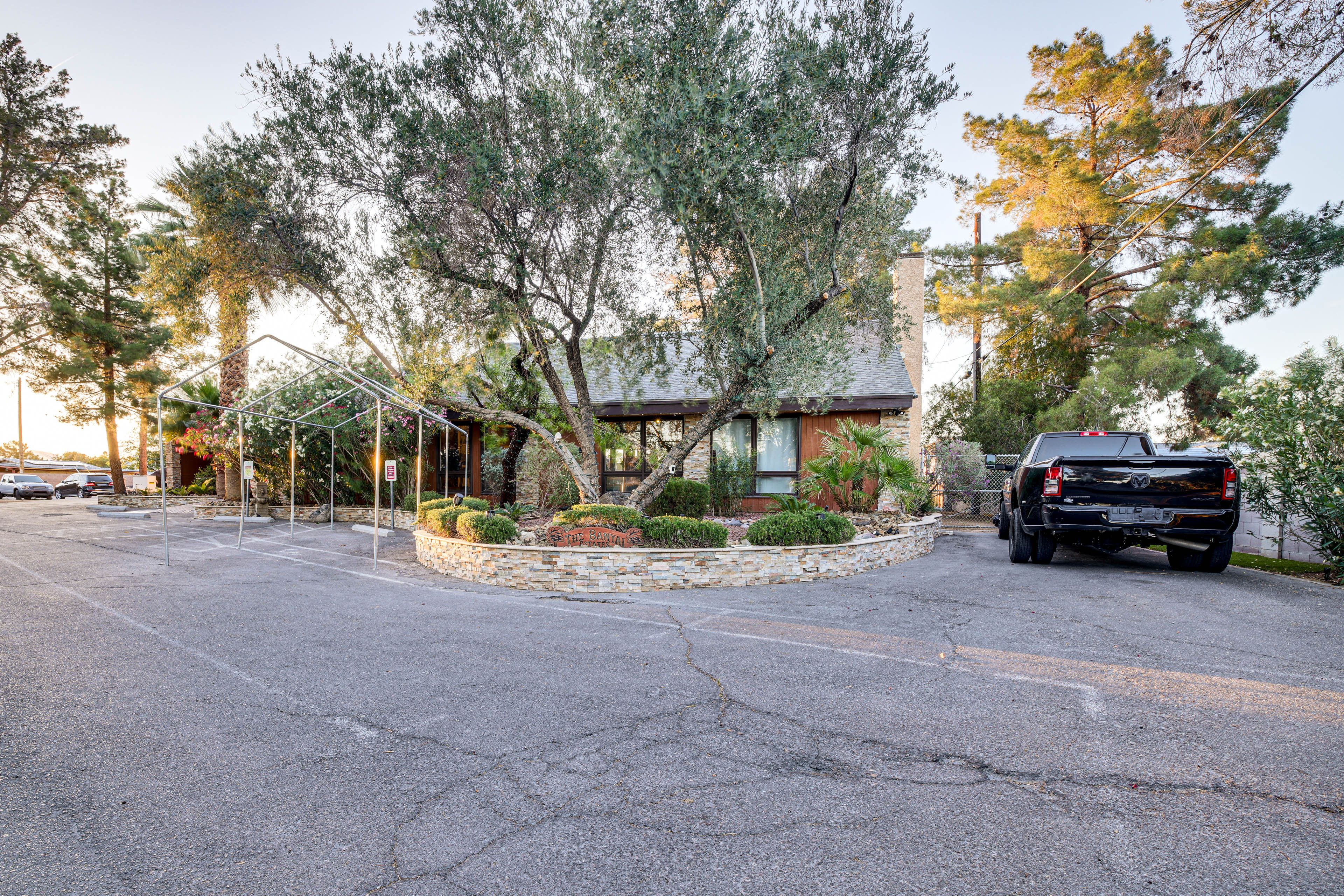 Parking | Driveway (14 Vehicles) | No Garage Access