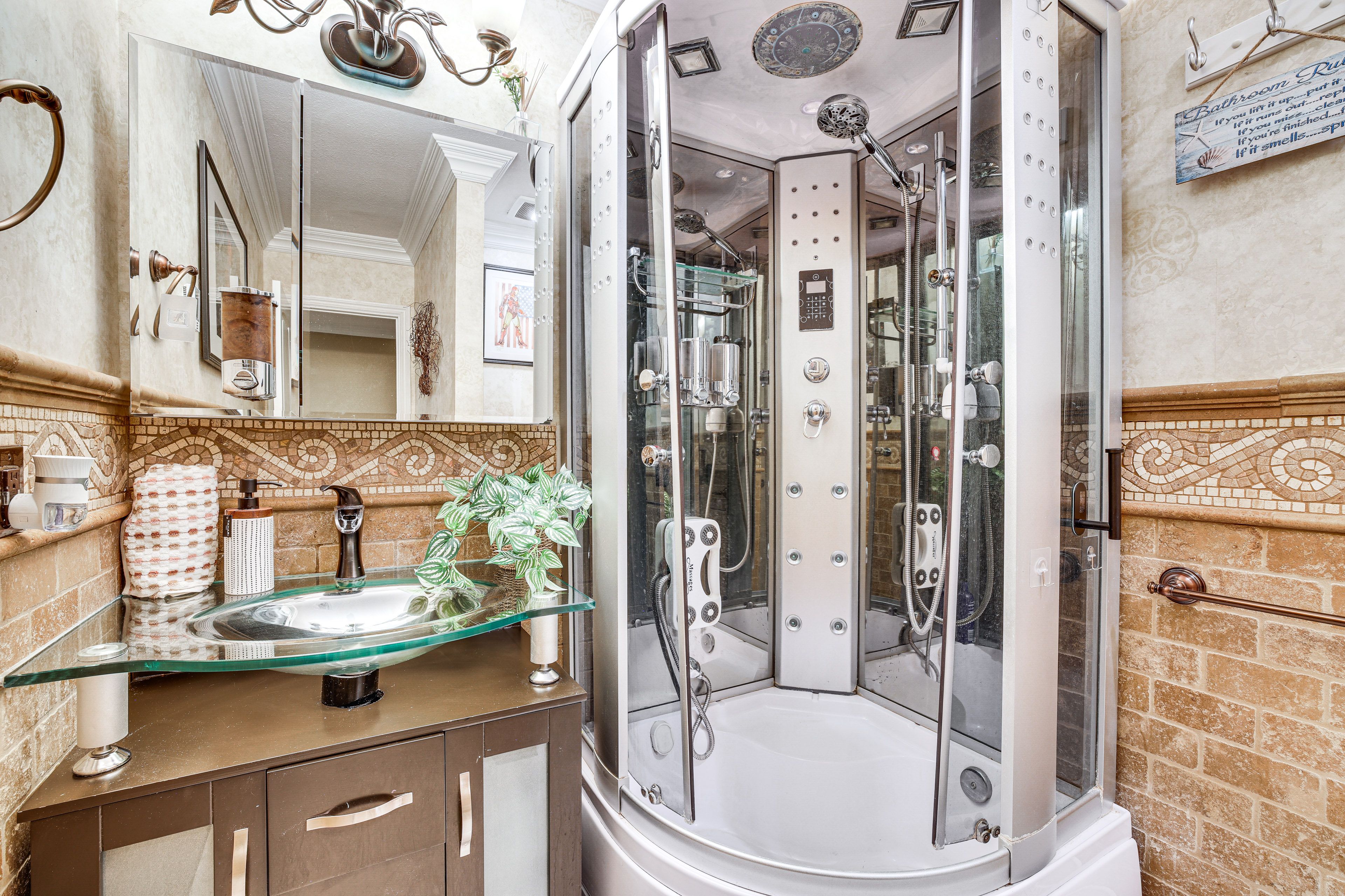 Full Bathroom | Towels Provided