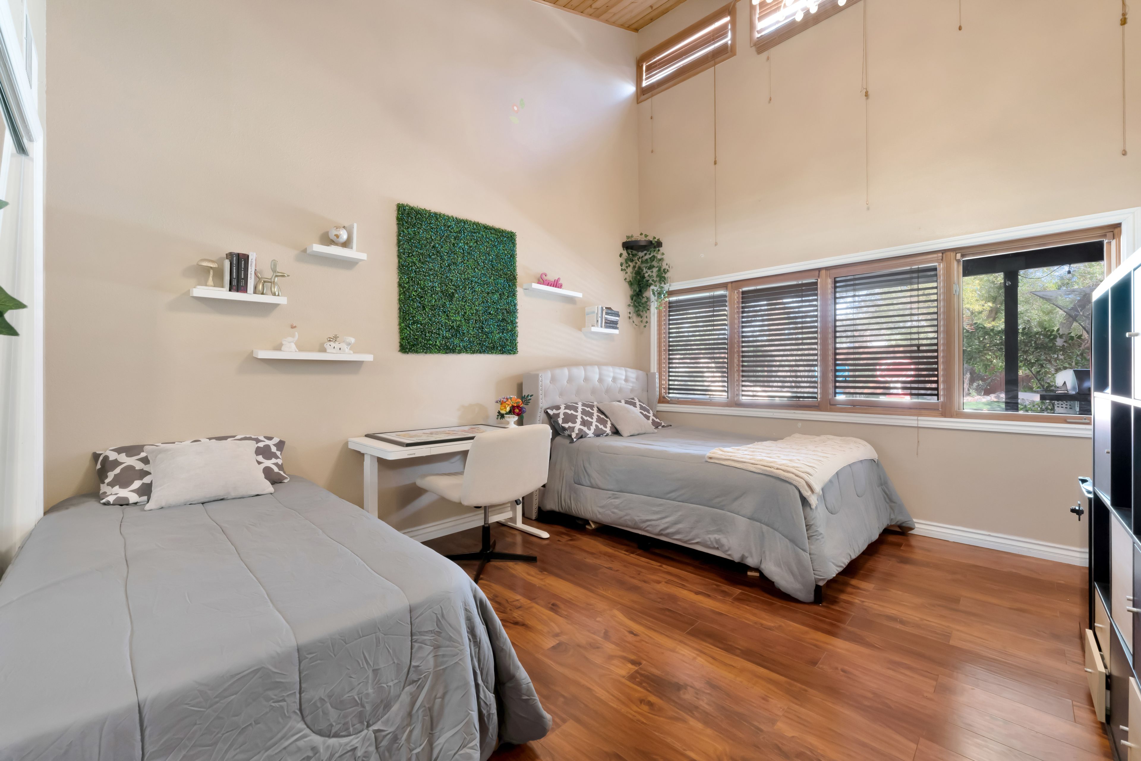 Bedroom 2 | Queen Bed | Full Bed | Linens Provided