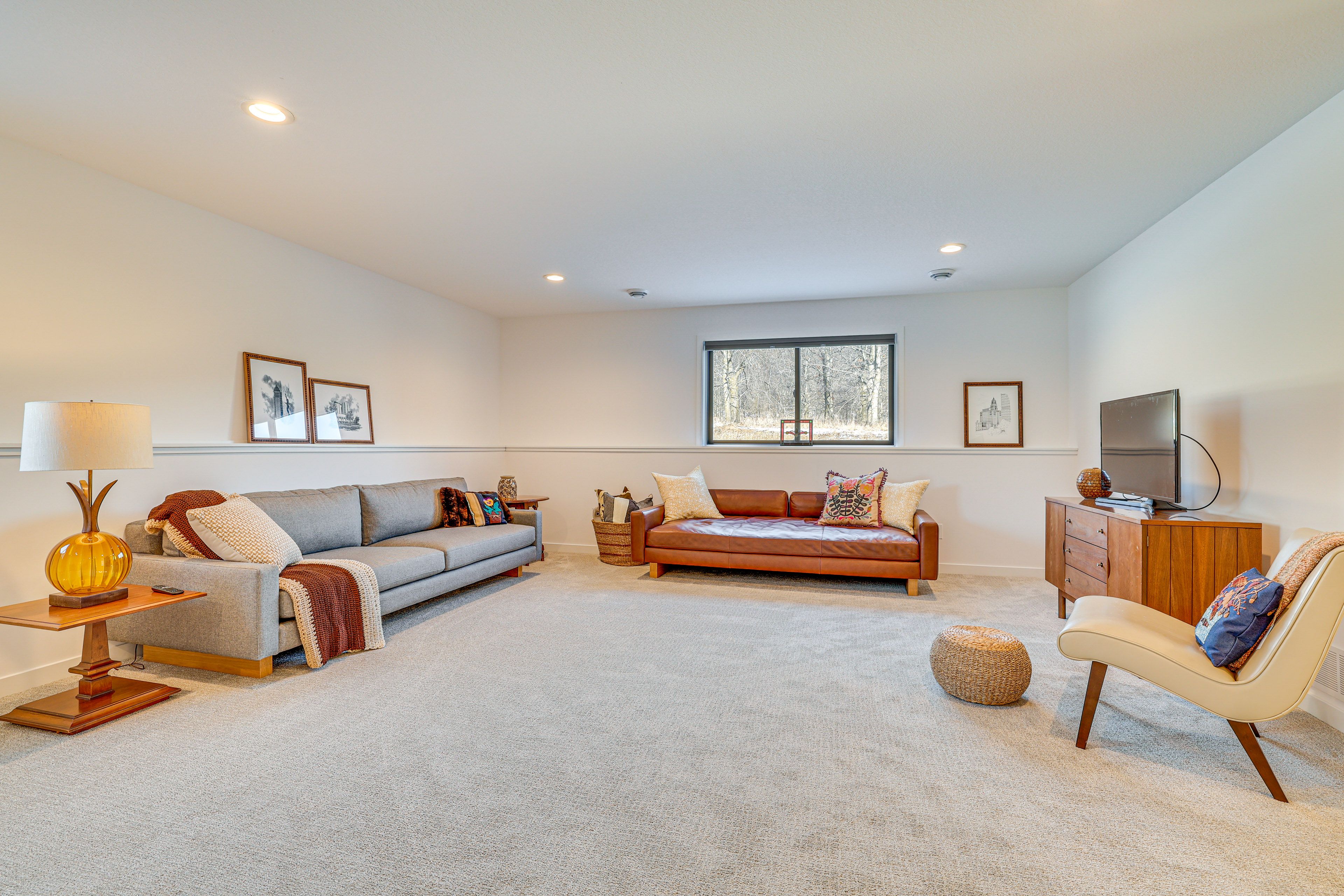 Family Room | Twin Daybed | Lower Floor | Smart TV