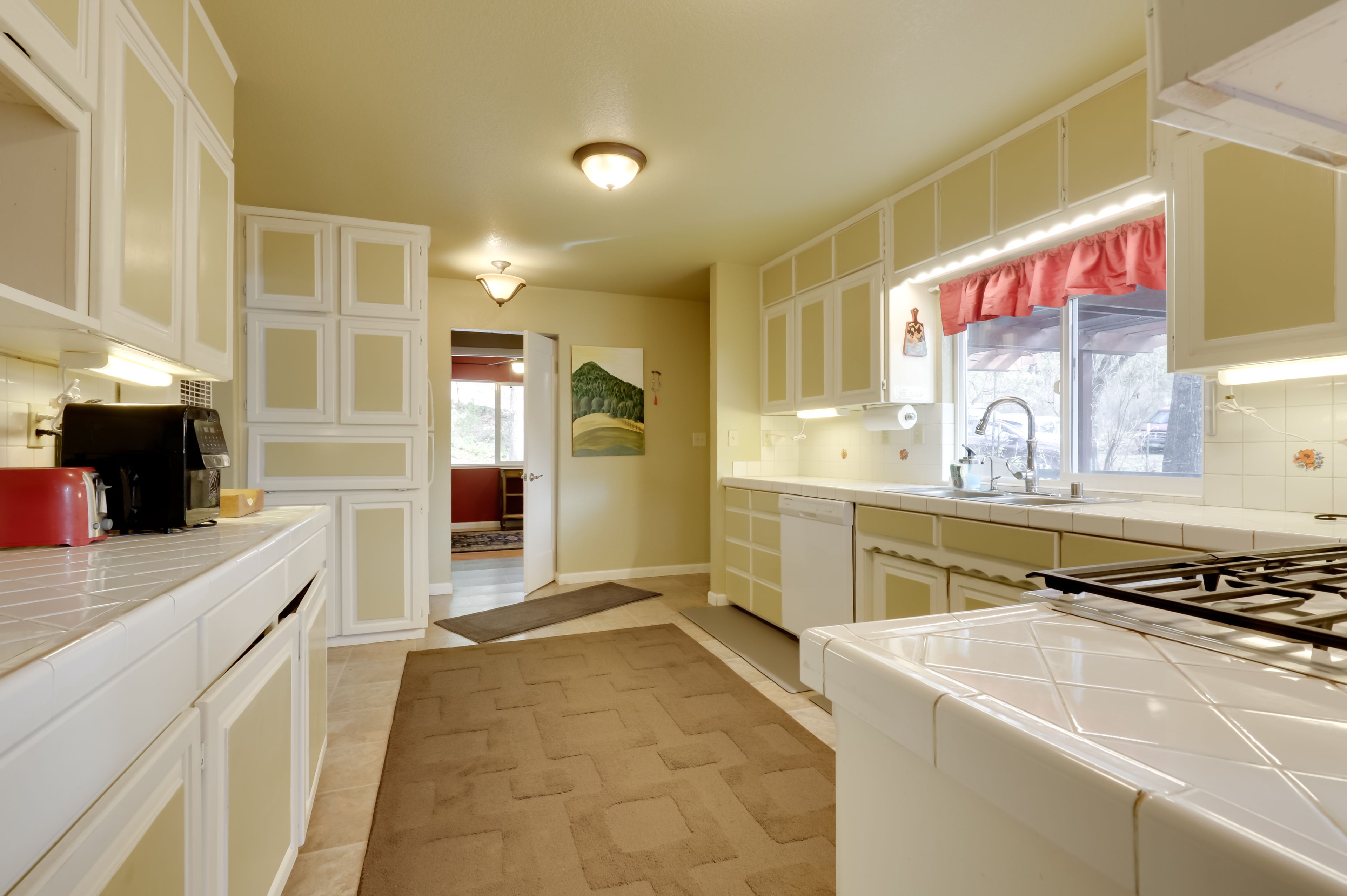 Kitchen | Dishware & Flatware | Toaster