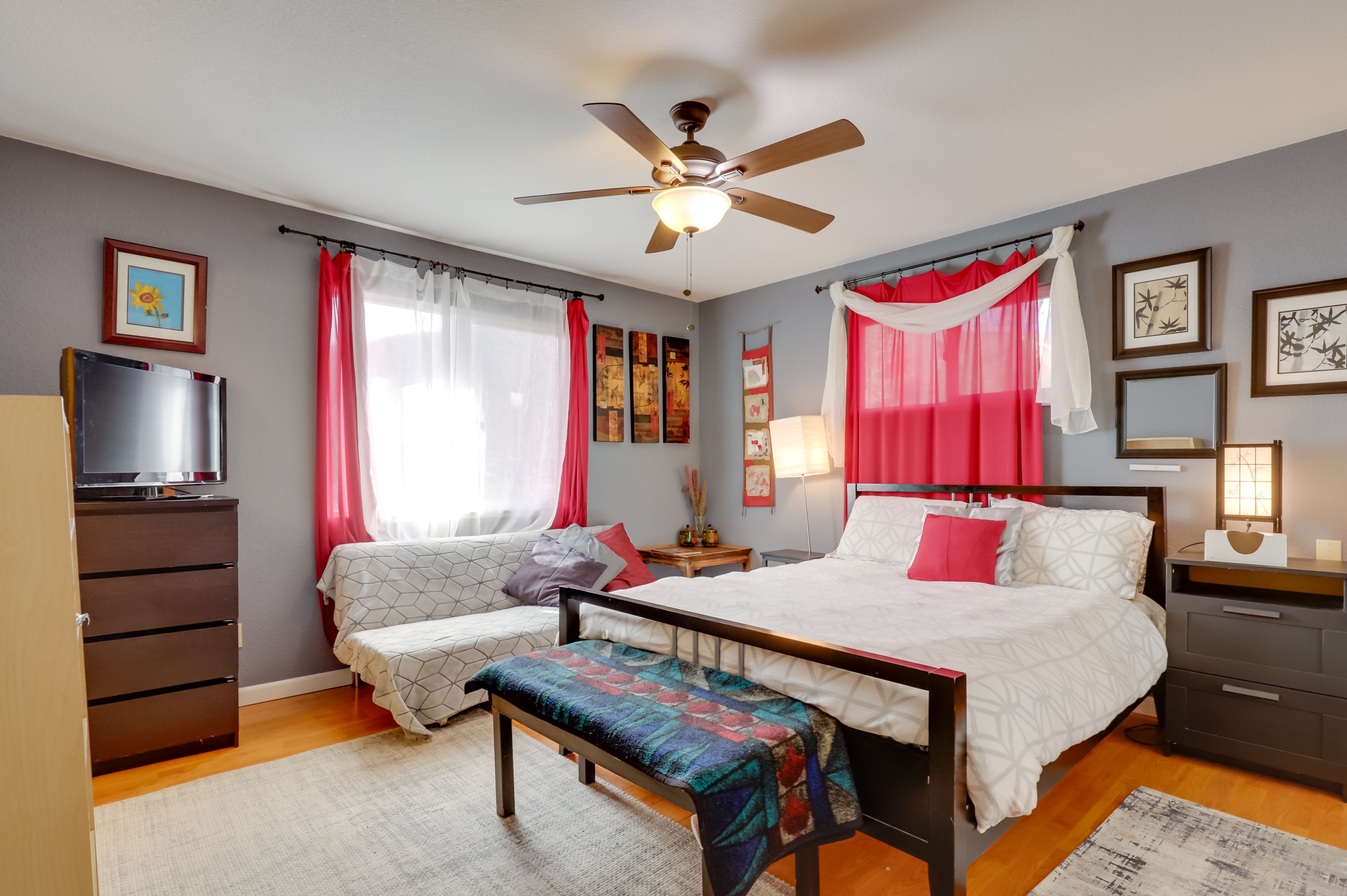 Bedroom 1 | Queen Bed | Twin Futon | En-Suite Bathroom