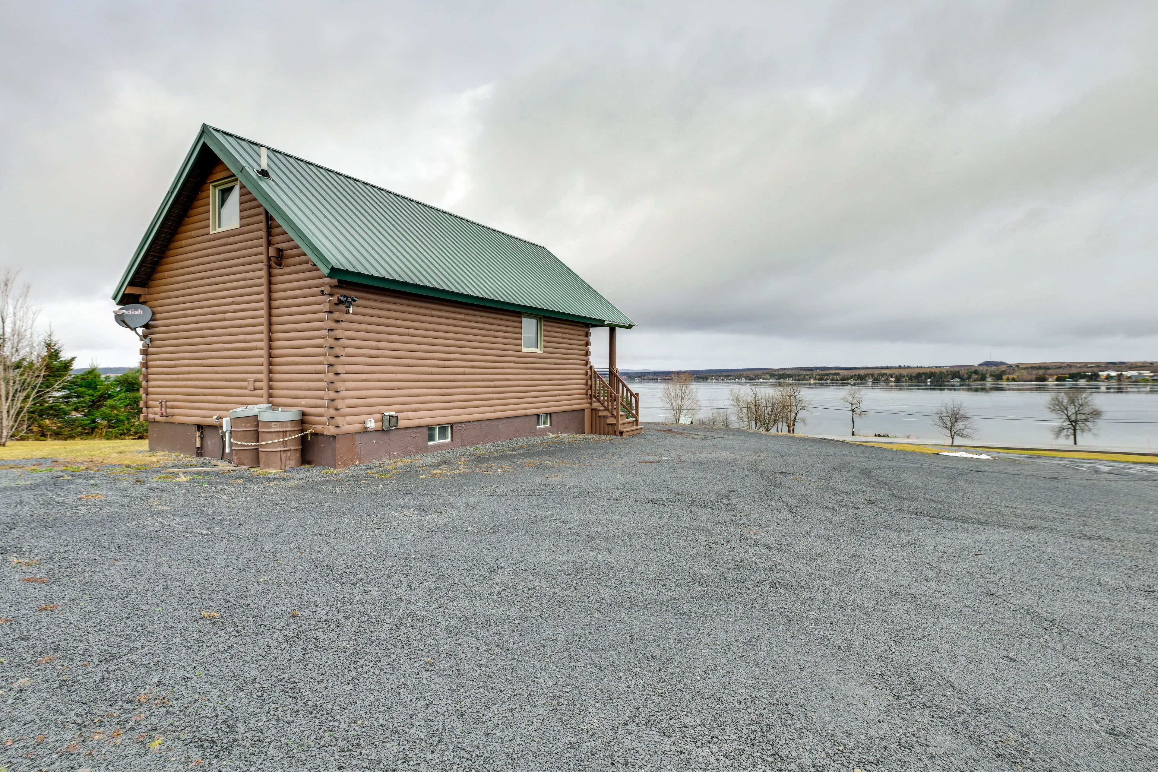 Parking | Driveway (4 Vehicles) | Trailer Parking Allowed On-Site