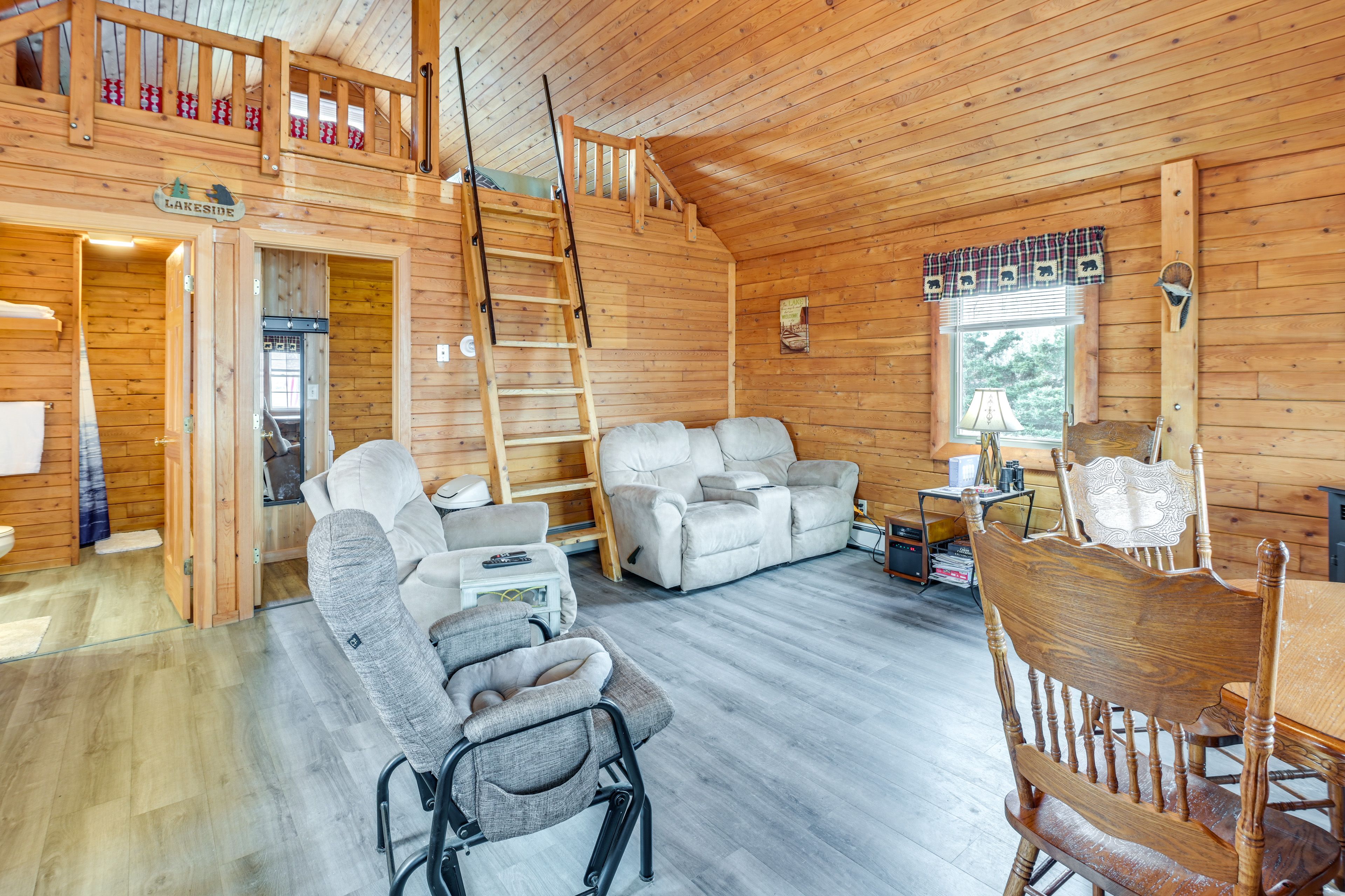 Living Room | 1st Floor | Central Heating & A/C | Free WiFi | Smart TV