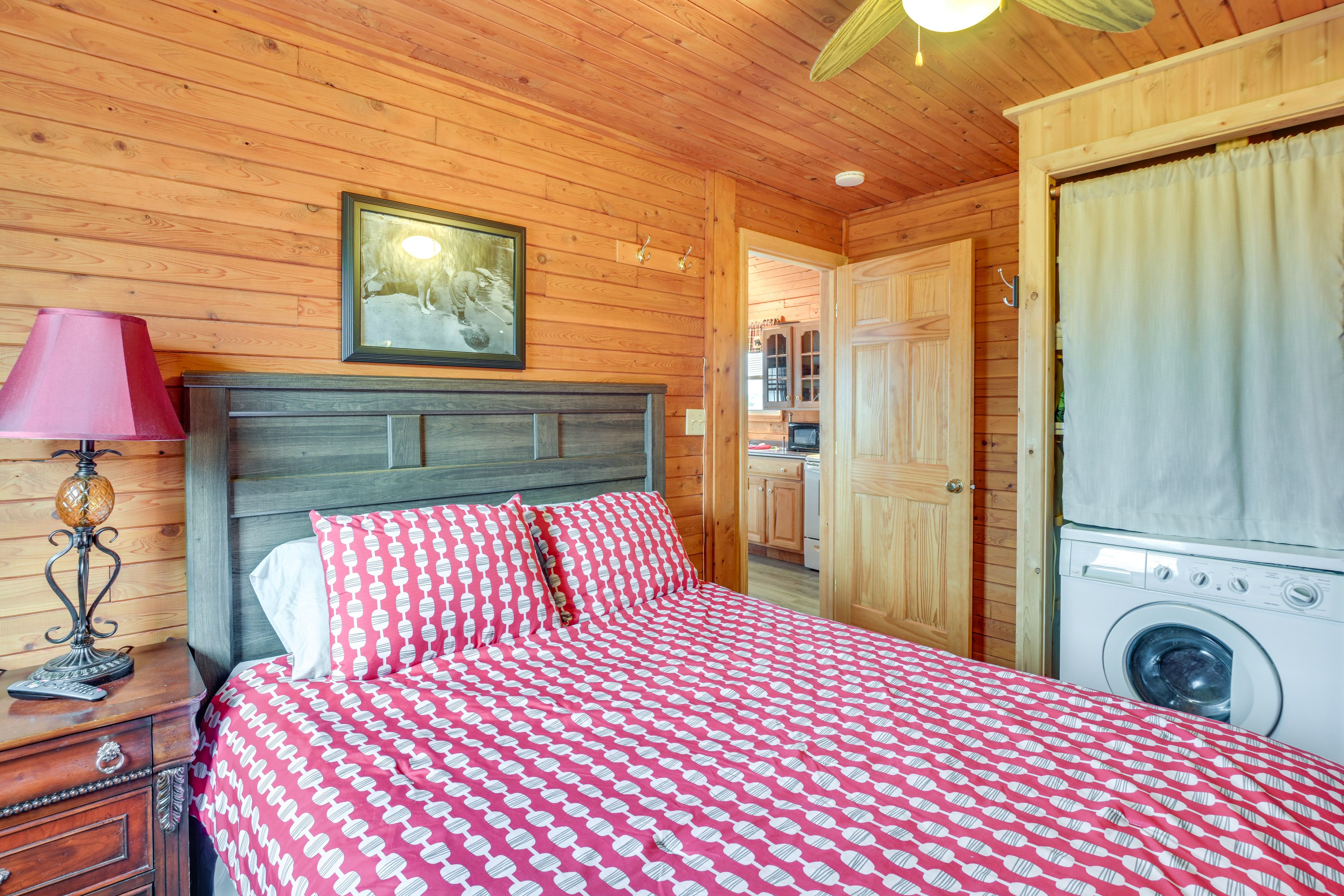 Bedroom 1 | 1st Floor | Queen Bed | Linens Provided | Washer & Dryer | Smart TV