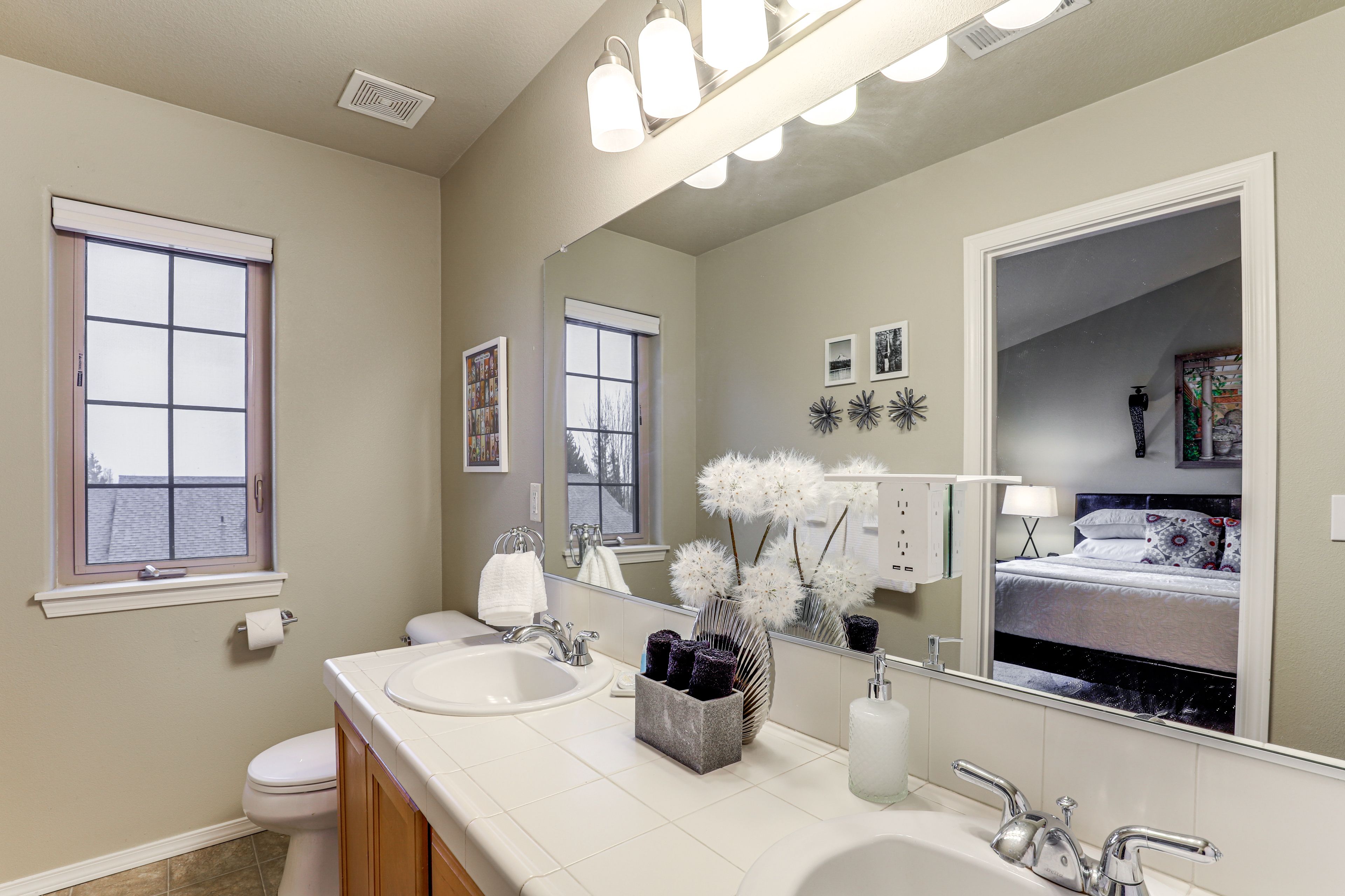 En-Suite Bathroom | Upper Level | Towels Provided