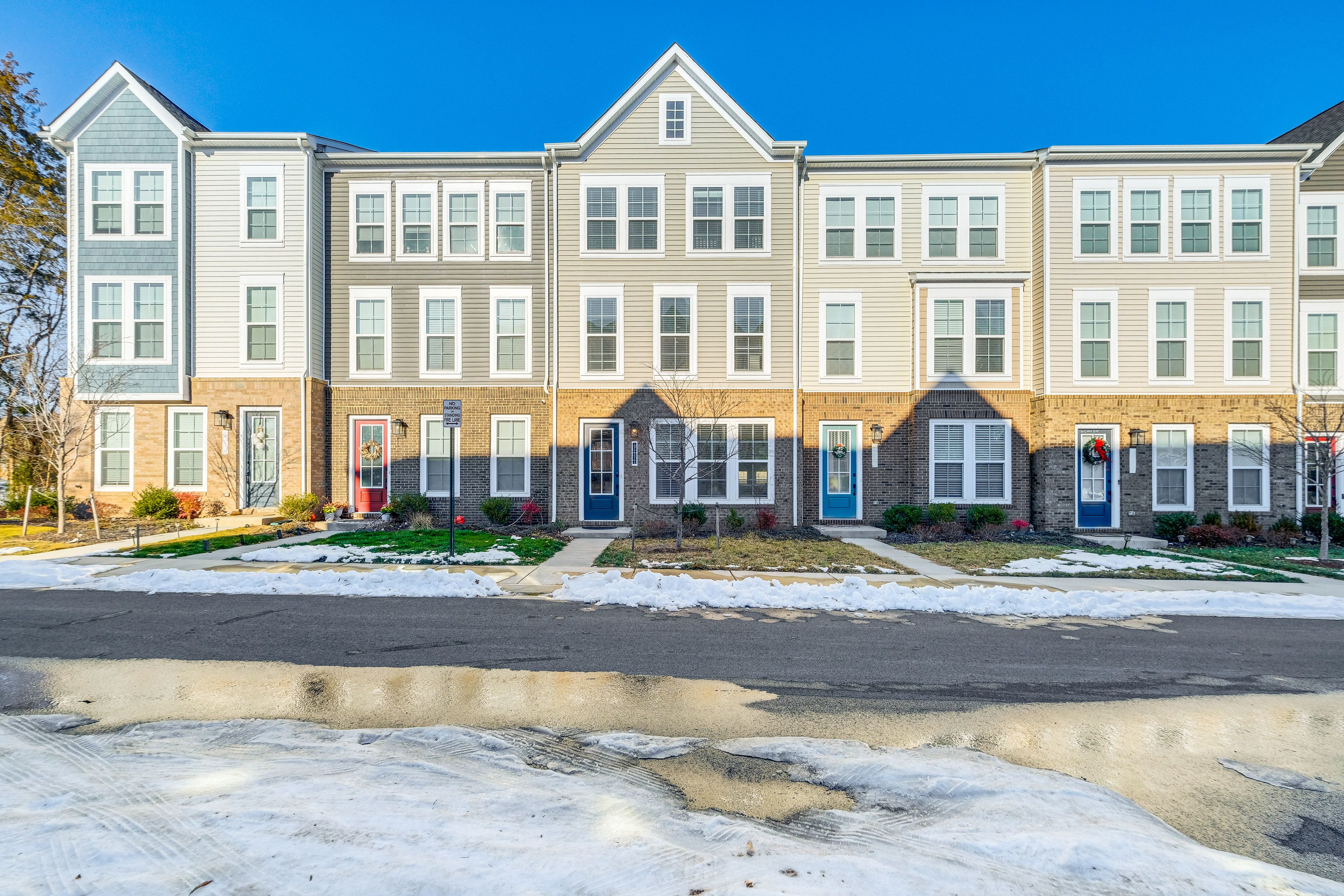 Exterior | Parking | Garage (2 Vehicles) | Driveway (2 Vehicles)