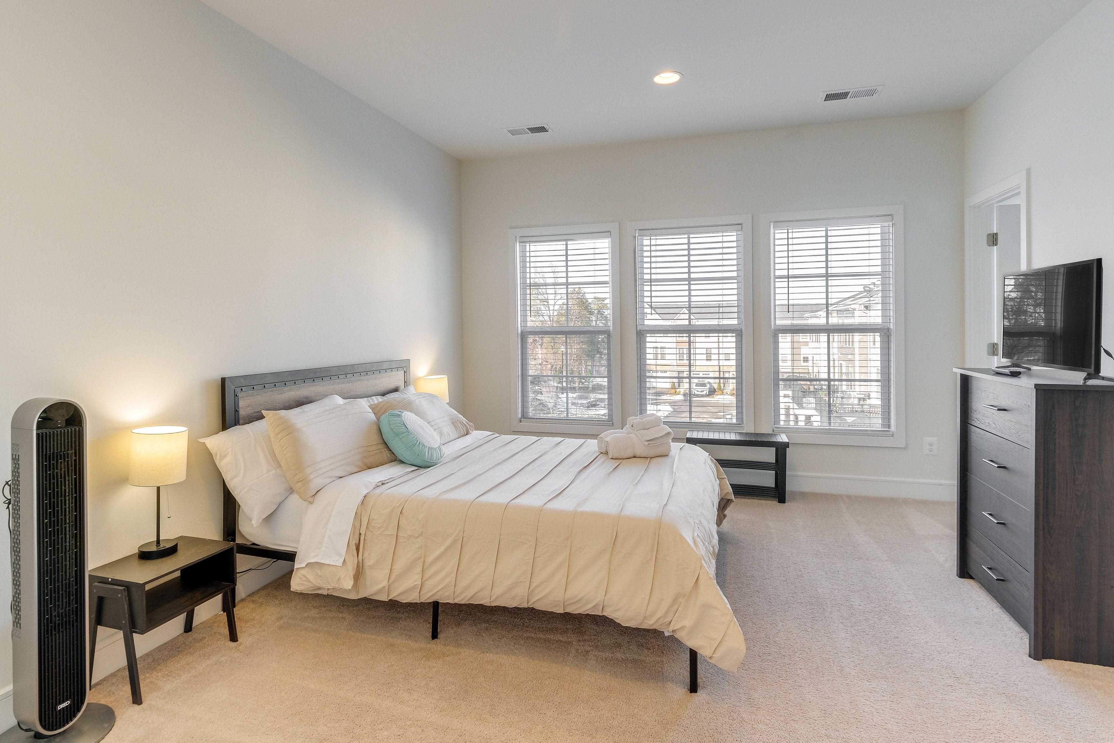 Bedroom 2 | 3rd Floor | Queen Bed | Smart TV | En-Suite Bathroom