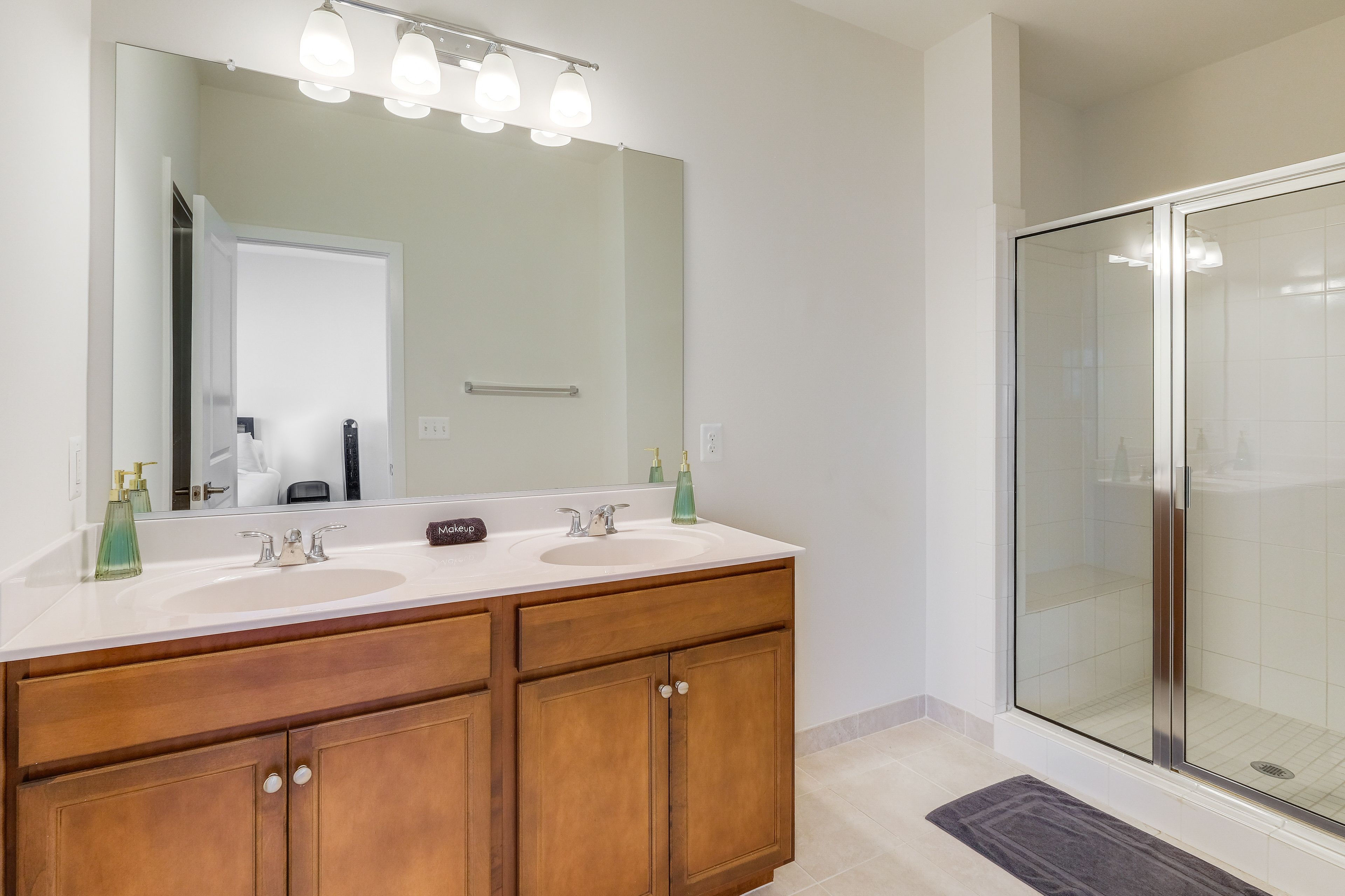 Full Bathroom | 3rd Floor