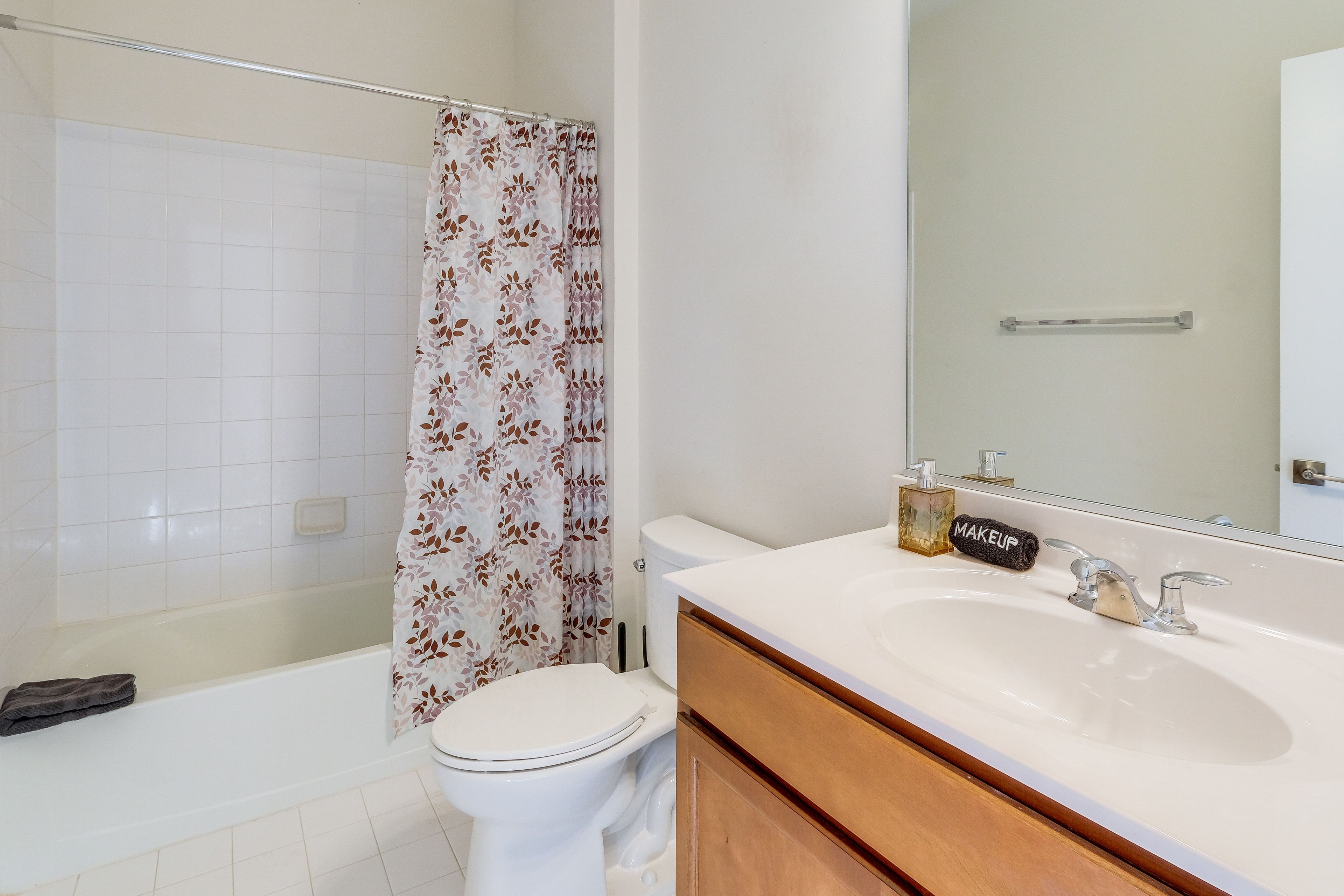 Full Bathroom | 3rd Floor
